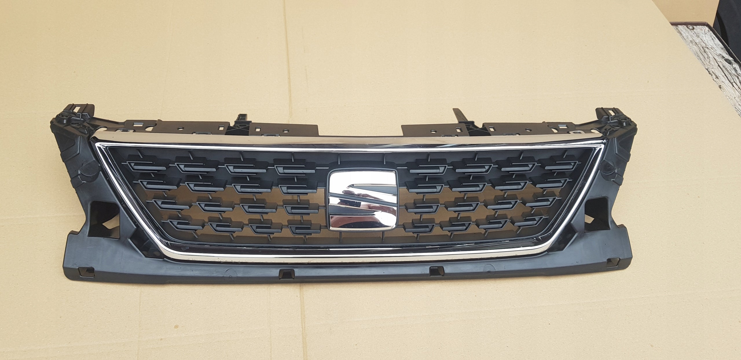 Kühlergrill SEAT  FRONTGRILL 5F0853654H Kühlergitter