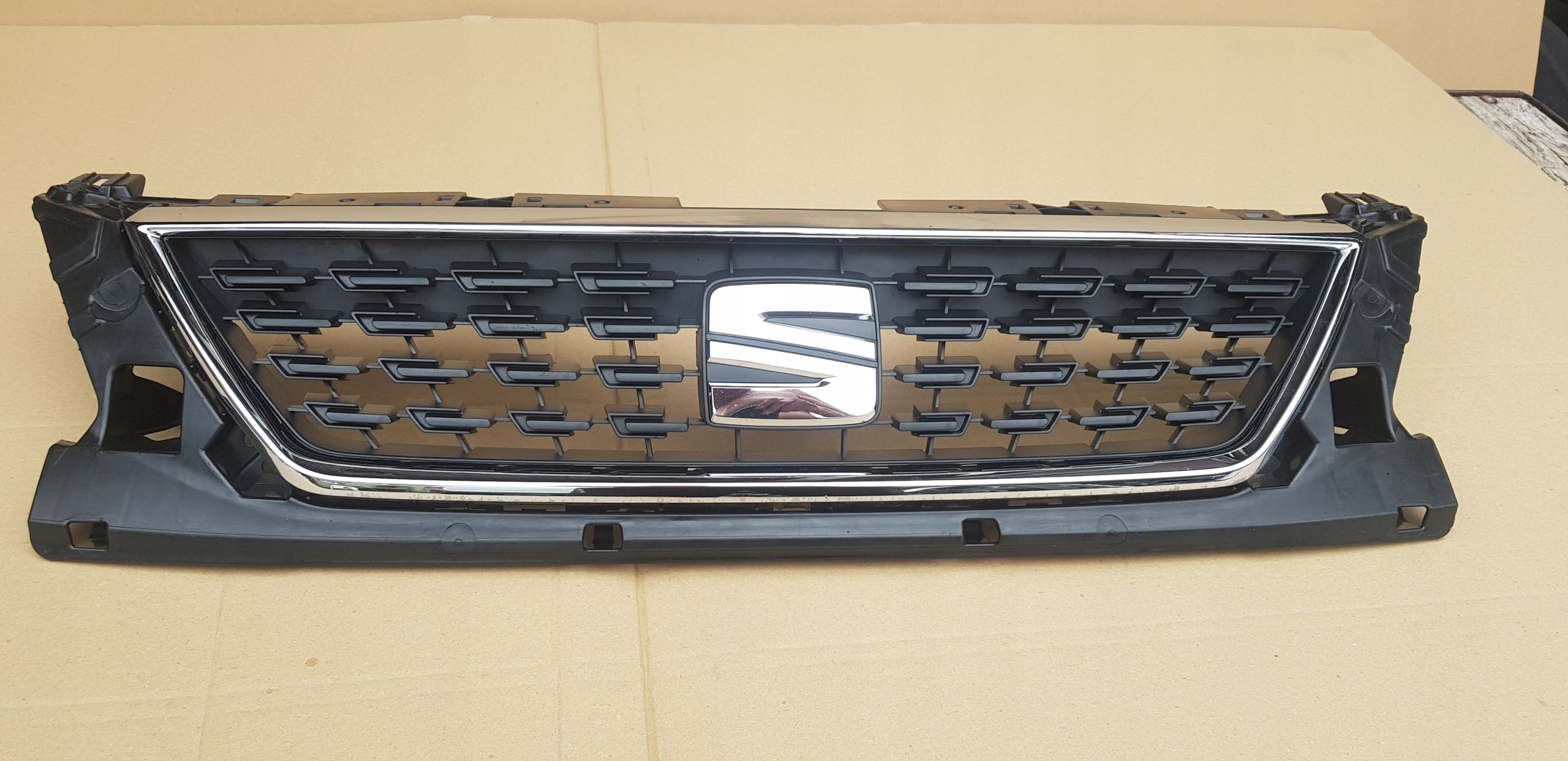 Kühlergrill SEAT  FRONTGRILL 5F0853654H Kühlergitter