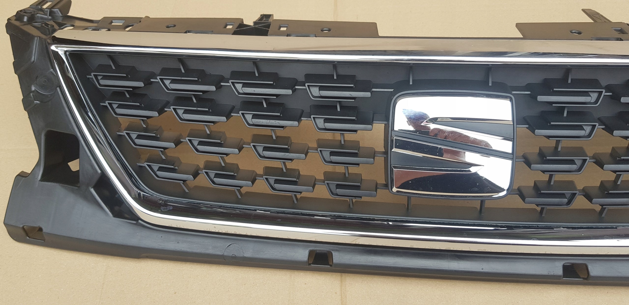 Kühlergrill SEAT  FRONTGRILL 5F0853654H Kühlergitter