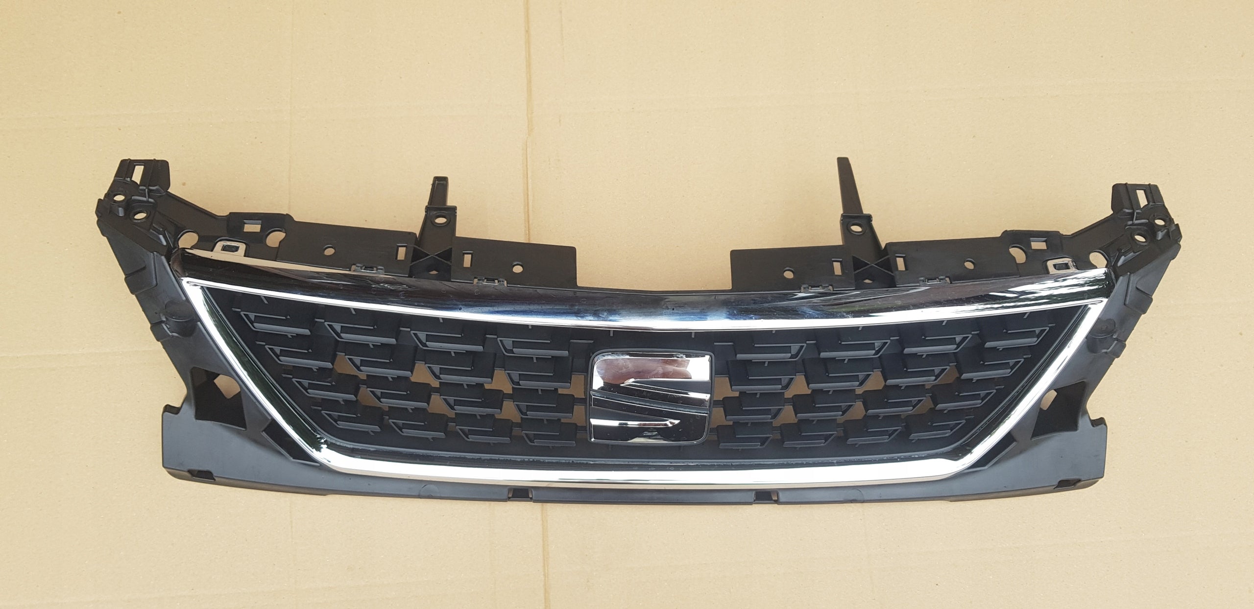 Kühlergrill SEAT  FRONTGRILL 5F0853654H Kühlergitter