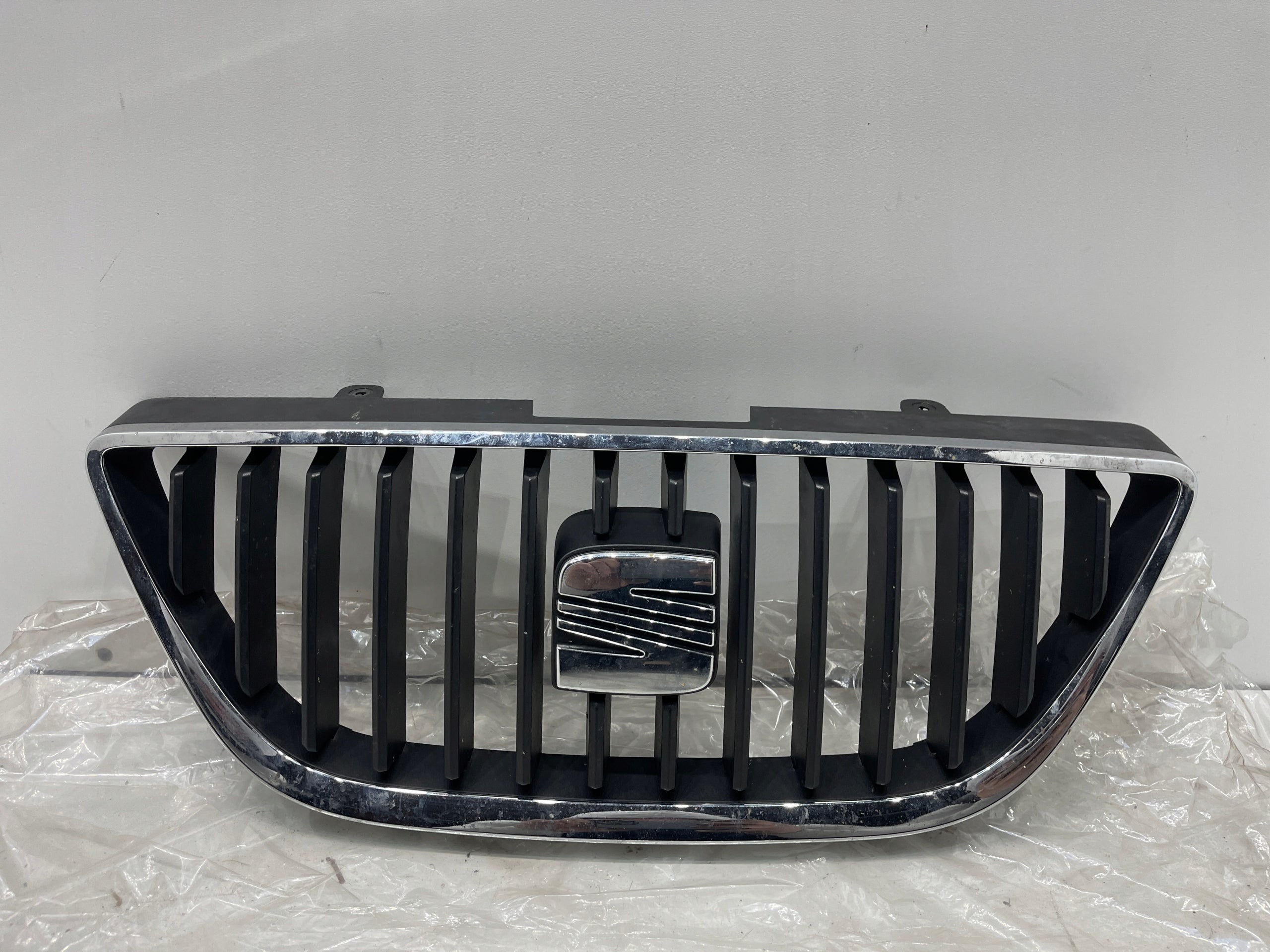  Kühlergrill SEAT  FRONTGRILL 6J0853651SE Kühlergitter product image