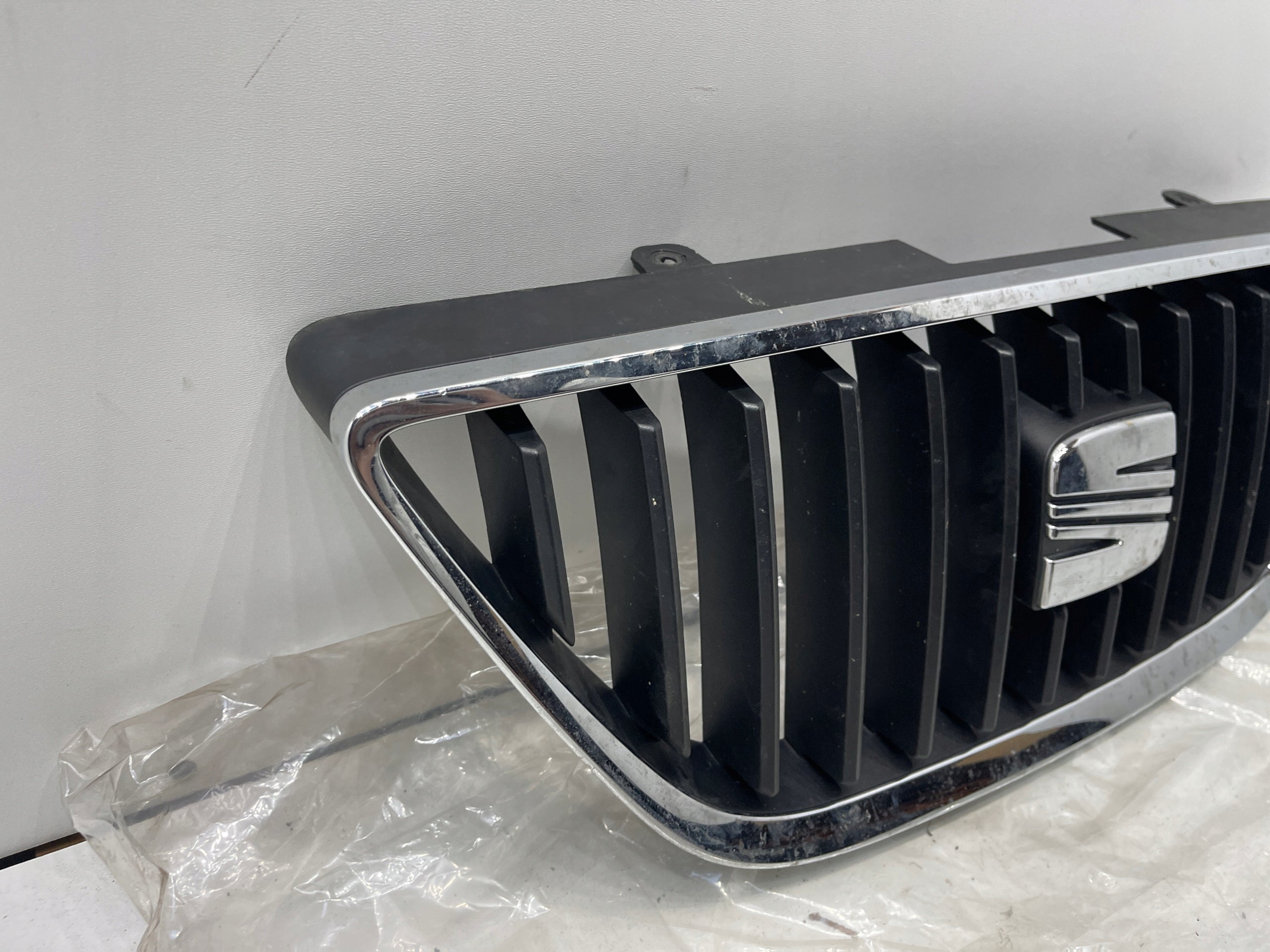 Kühlergrill SEAT  FRONTGRILL 6J0853651SE Kühlergitter