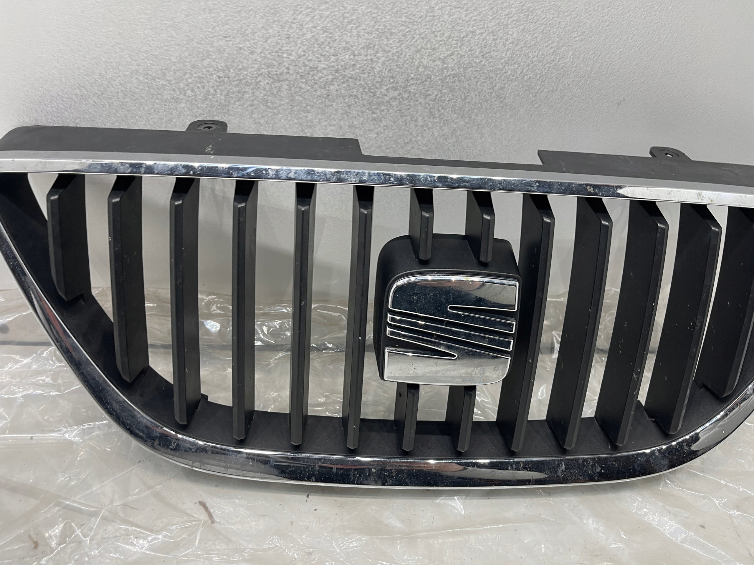 Kühlergrill SEAT  FRONTGRILL 6J0853651SE Kühlergitter