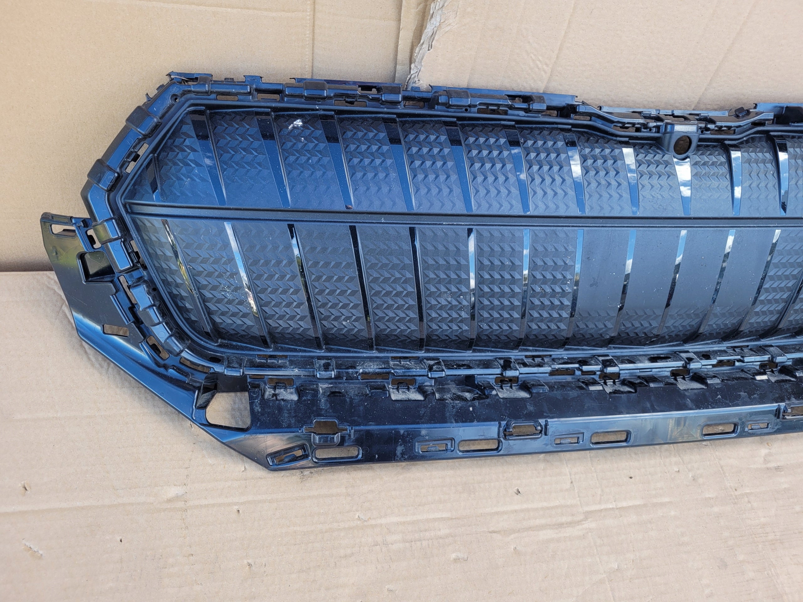 Kühlergrill Skoda ENYAQ FRONTGRILL 5LA853653 Kühlergitter