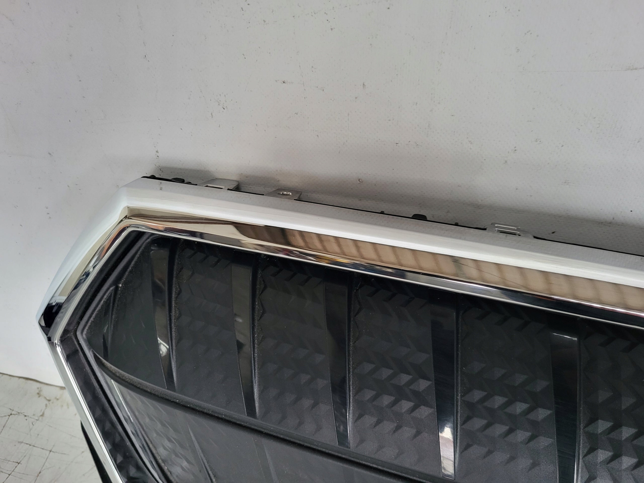 Kühlergrill Skoda ENYAQ FRONTGRILL 5LA85365325 Kühlergitter