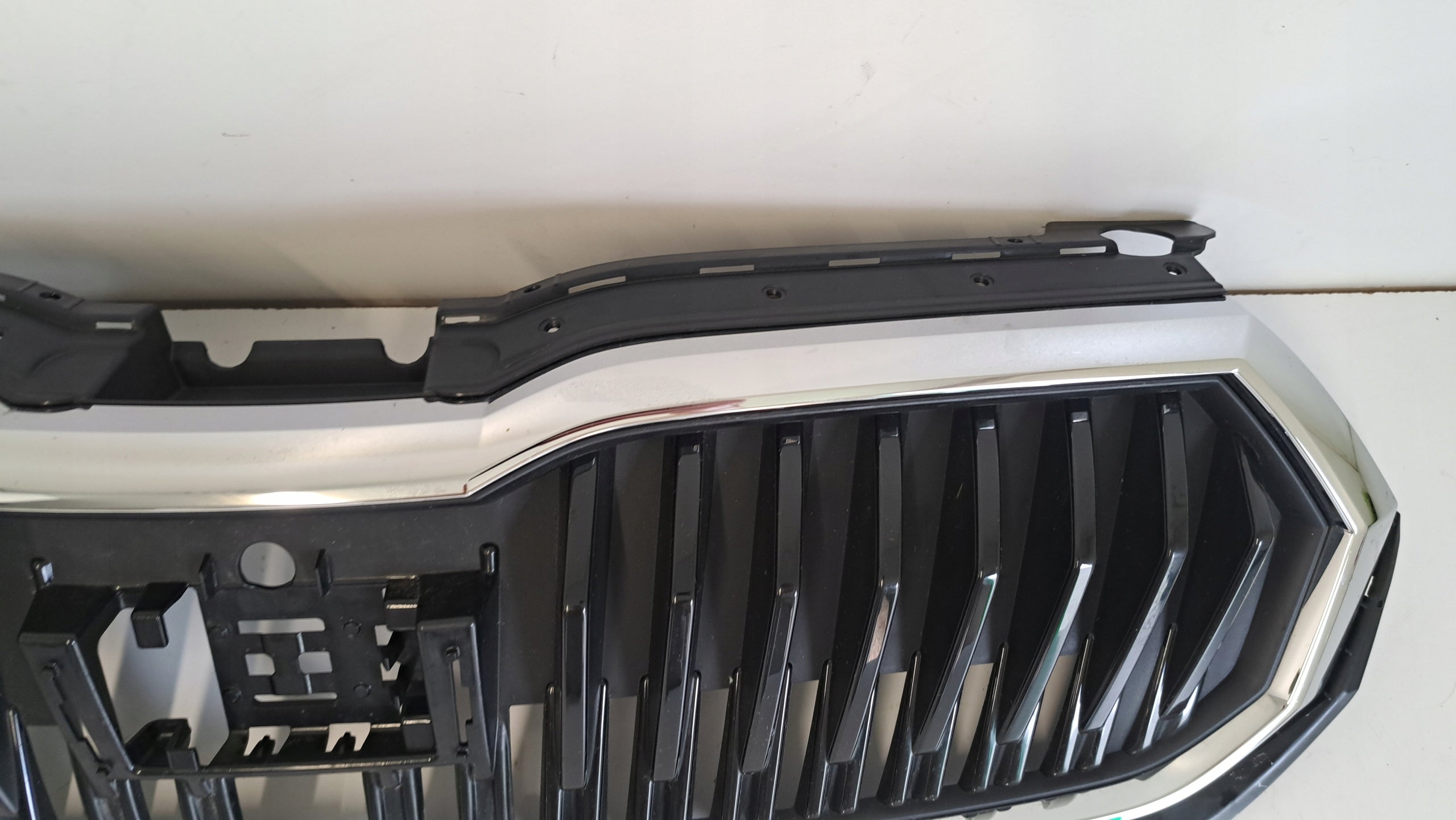 Kühlergrill Skoda FABIA IV 4 FRONTGRILL 6VA853653 Kühlergitter