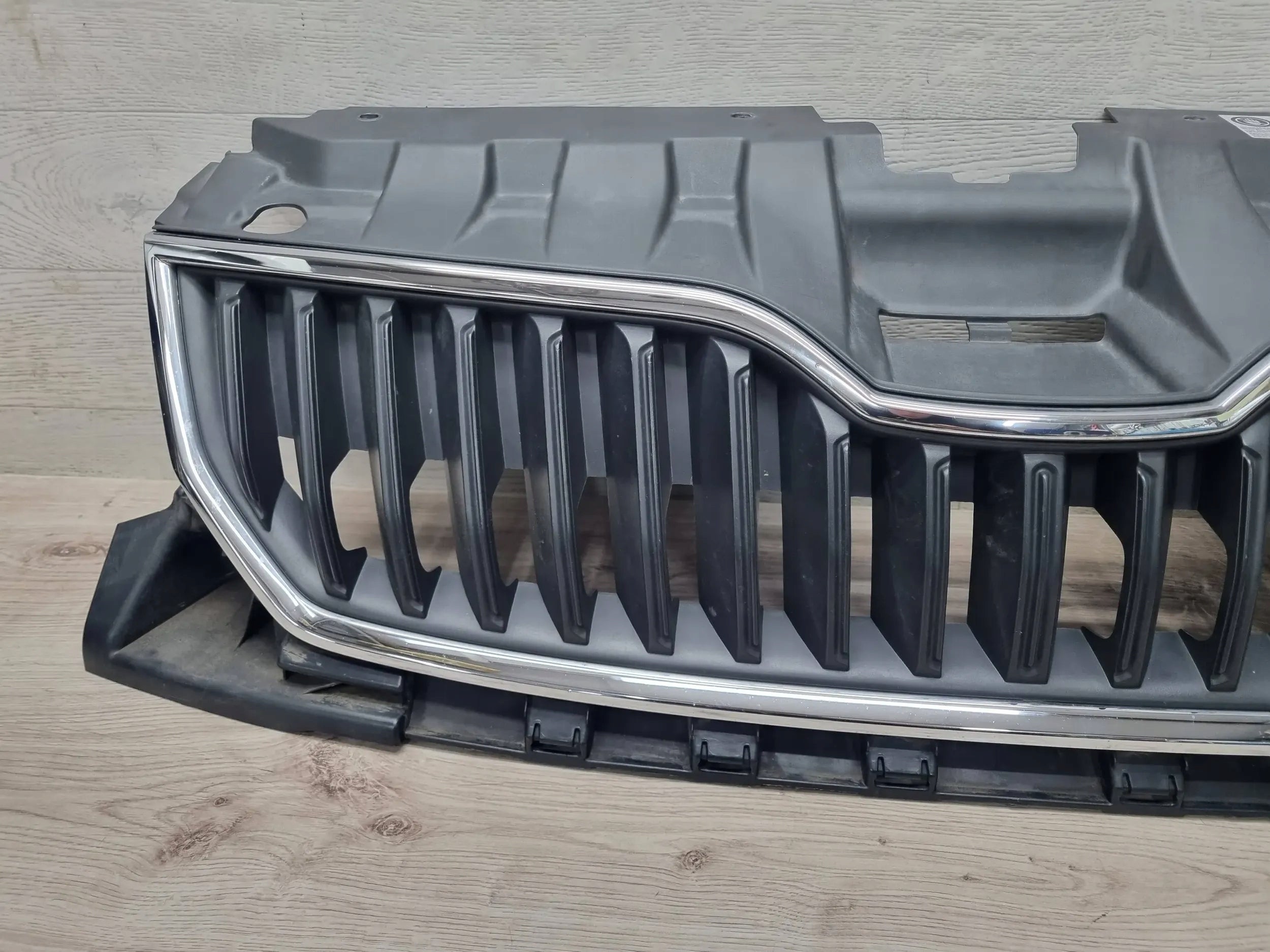 Kühlergrill Skoda FABIA FRONTGRILL 6V0853653 Kühlergitter