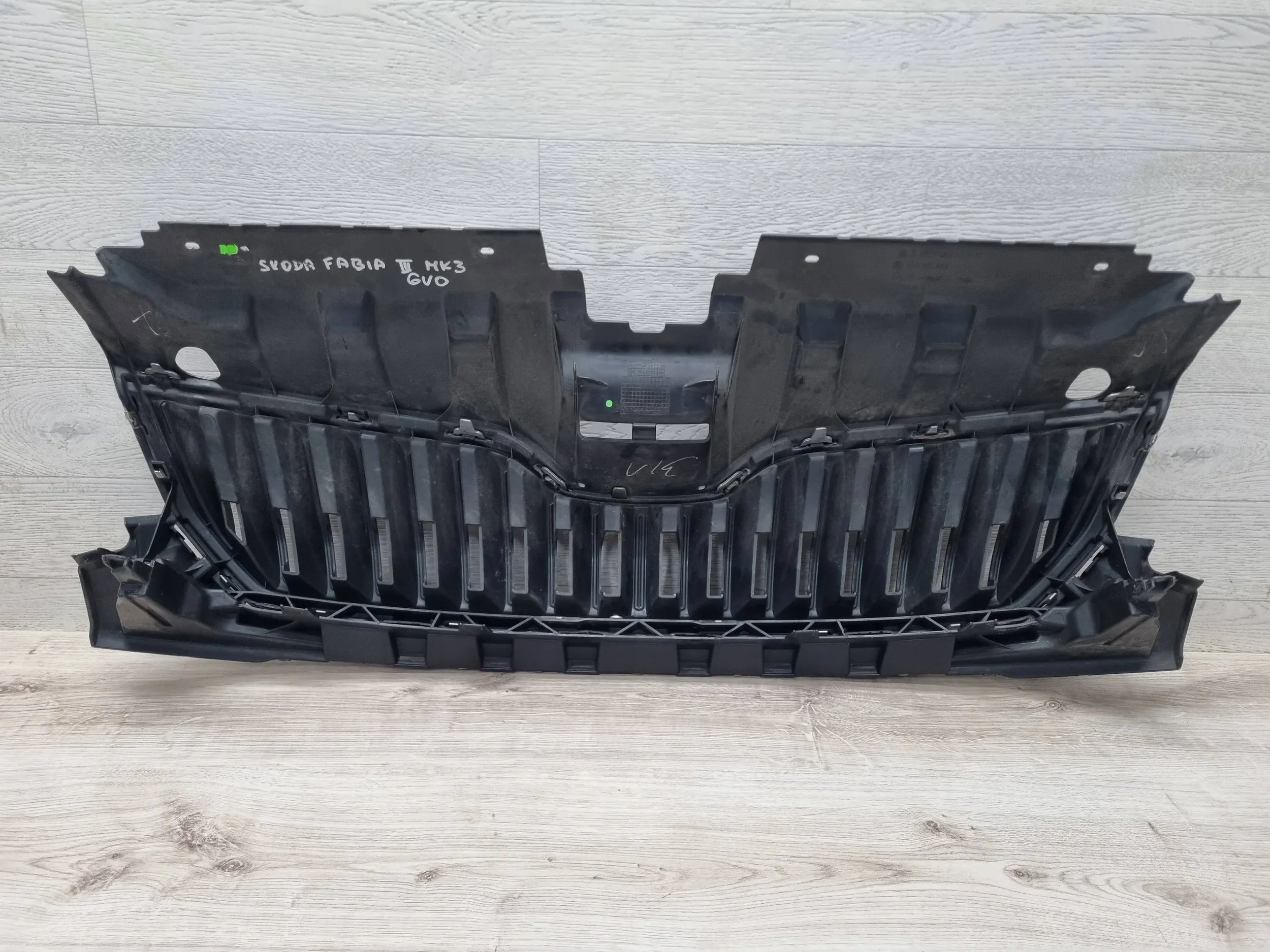 Kühlergrill Skoda FABIA FRONTGRILL 6V0853653 Kühlergitter