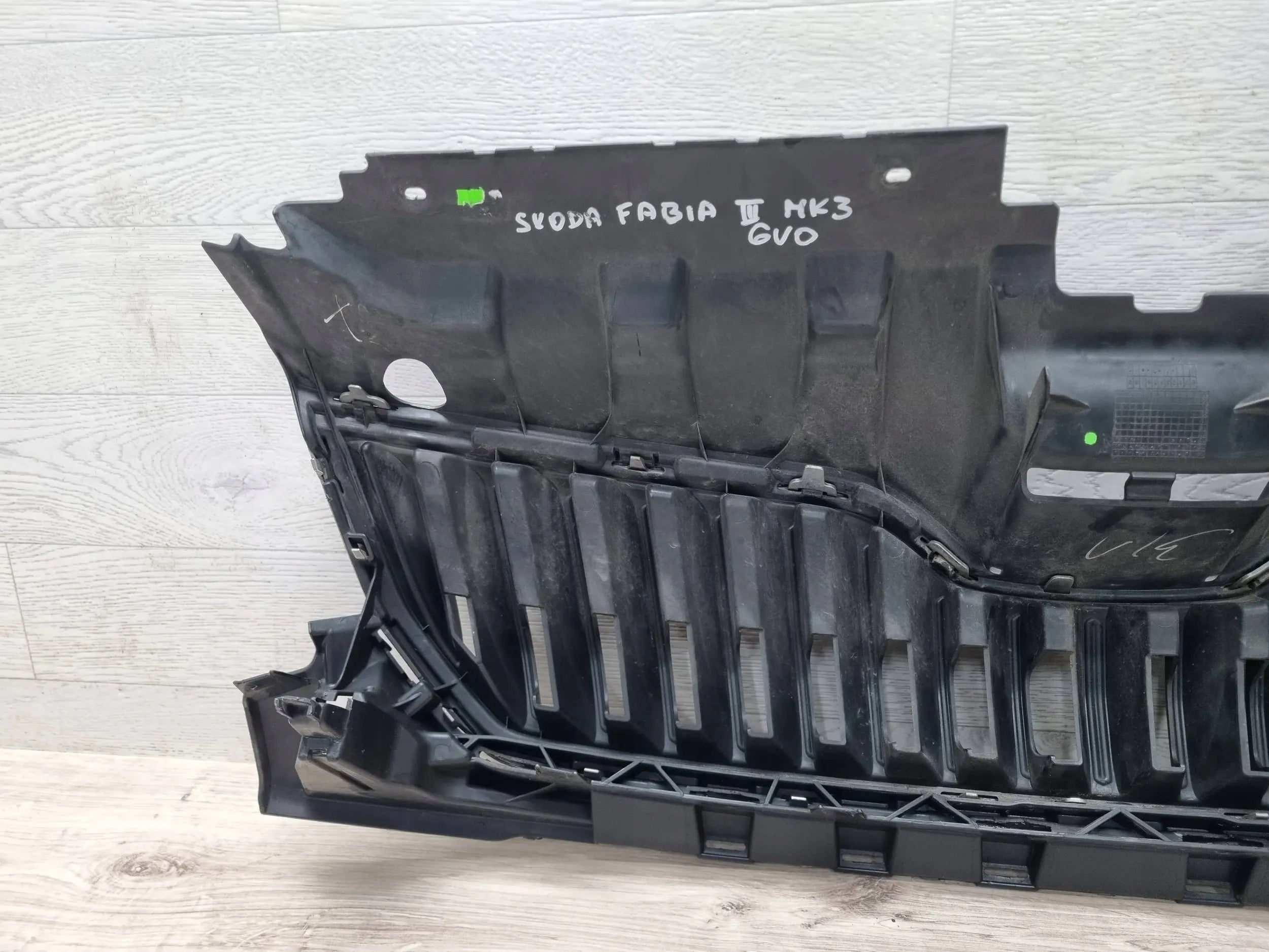 Kühlergrill Skoda FABIA FRONTGRILL 6V0853653 Kühlergitter