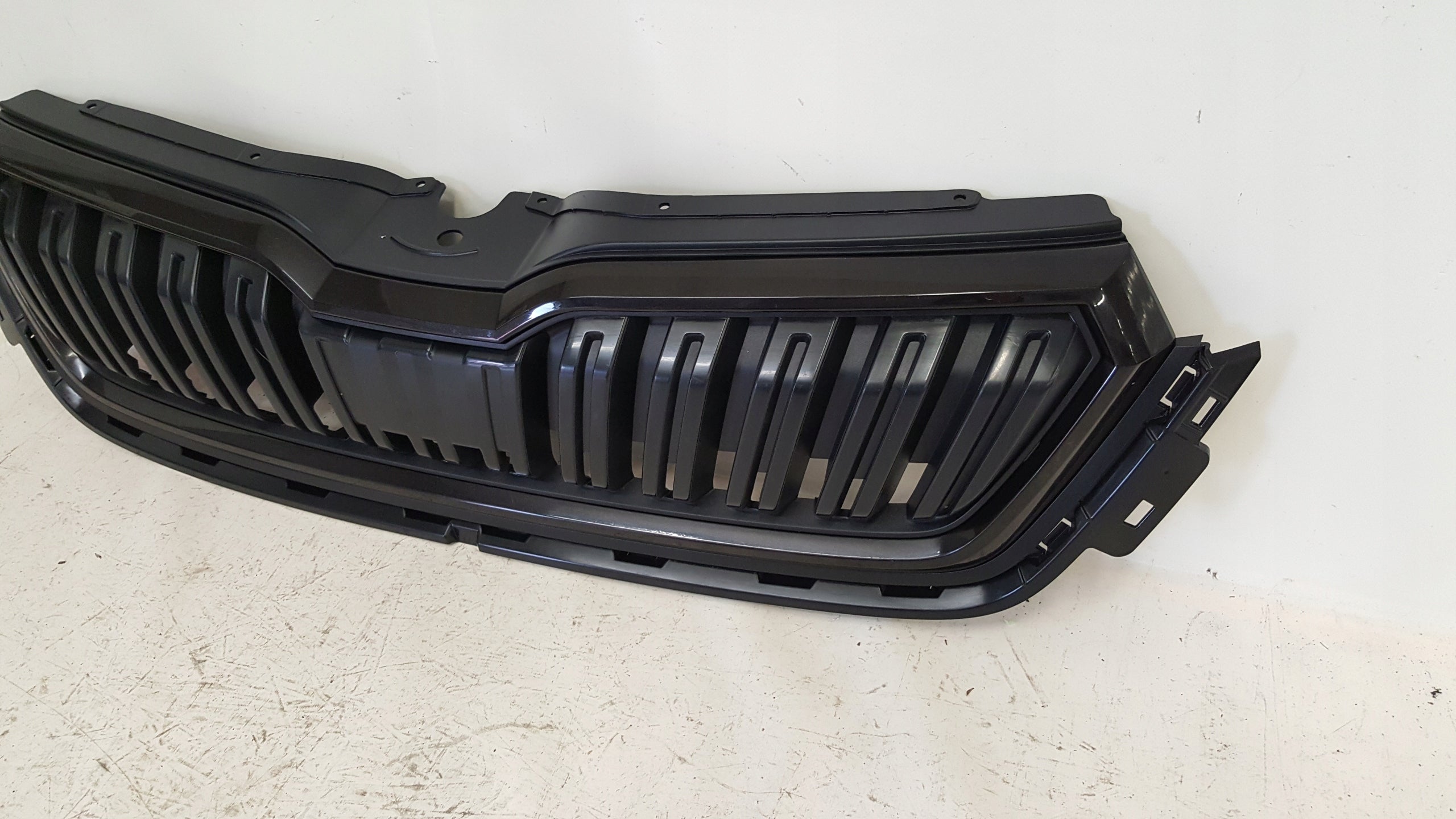 Kühlergrill Skoda KAMIQ FRONTGRILL 658853653A6 Kühlergitter