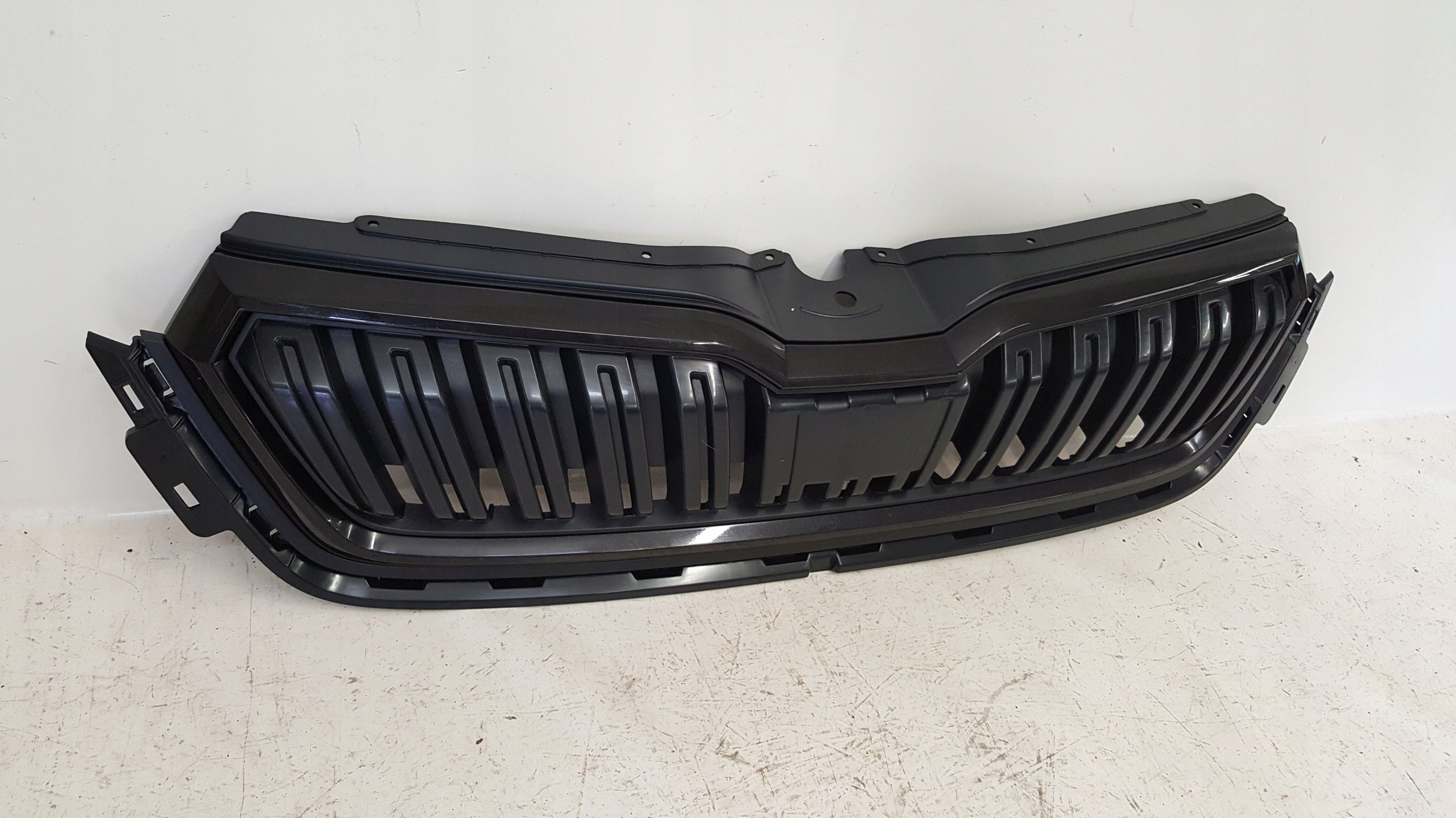 Kühlergrill Skoda KAMIQ FRONTGRILL 658853653A6 Kühlergitter