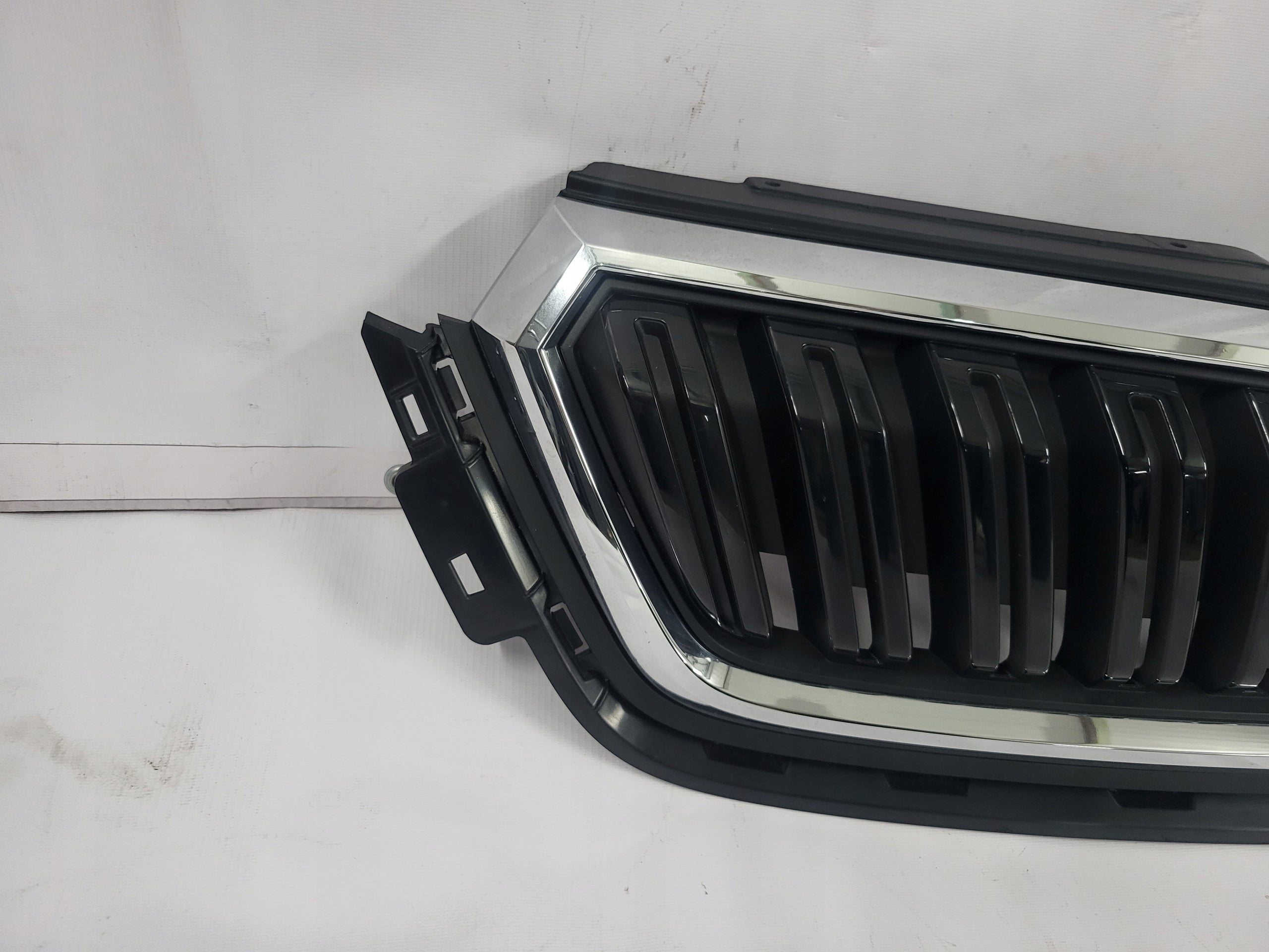 Kühlergrill Skoda KAMIQ 1 FRONTGRILL 856853653A Kühlergitter