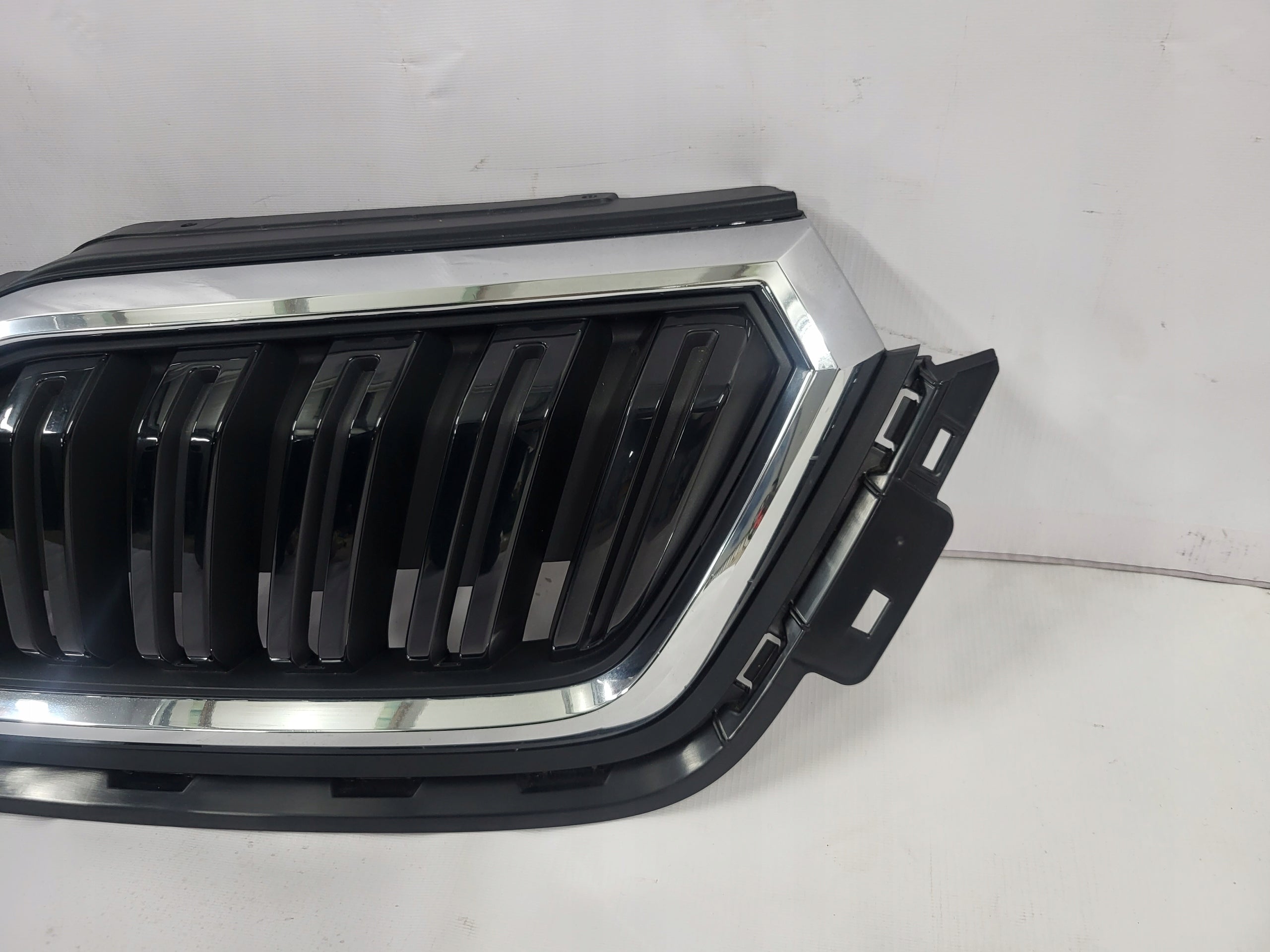 Kühlergrill Skoda KAMIQ 1 FRONTGRILL 856853653A Kühlergitter