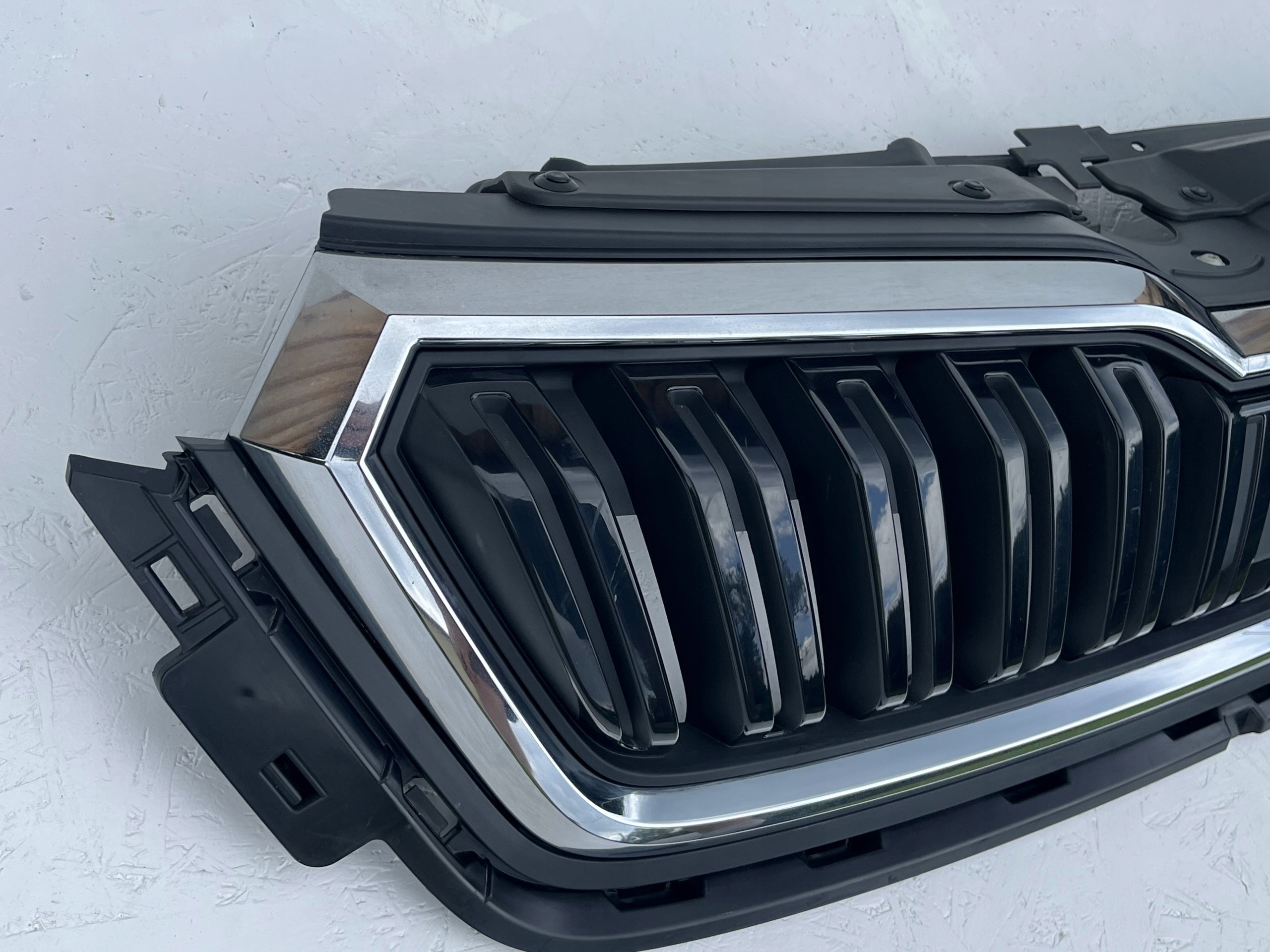 Kühlergrill Skoda KAMIQ FRONTGRILL 6588536530R Kühlergitter