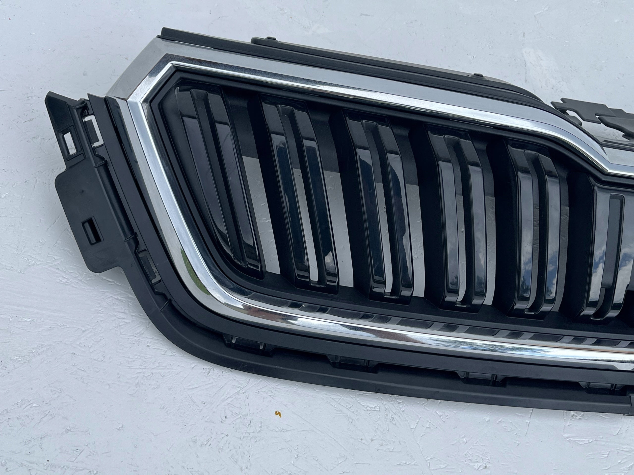 Kühlergrill Skoda KAMIQ FRONTGRILL 6588536530R Kühlergitter