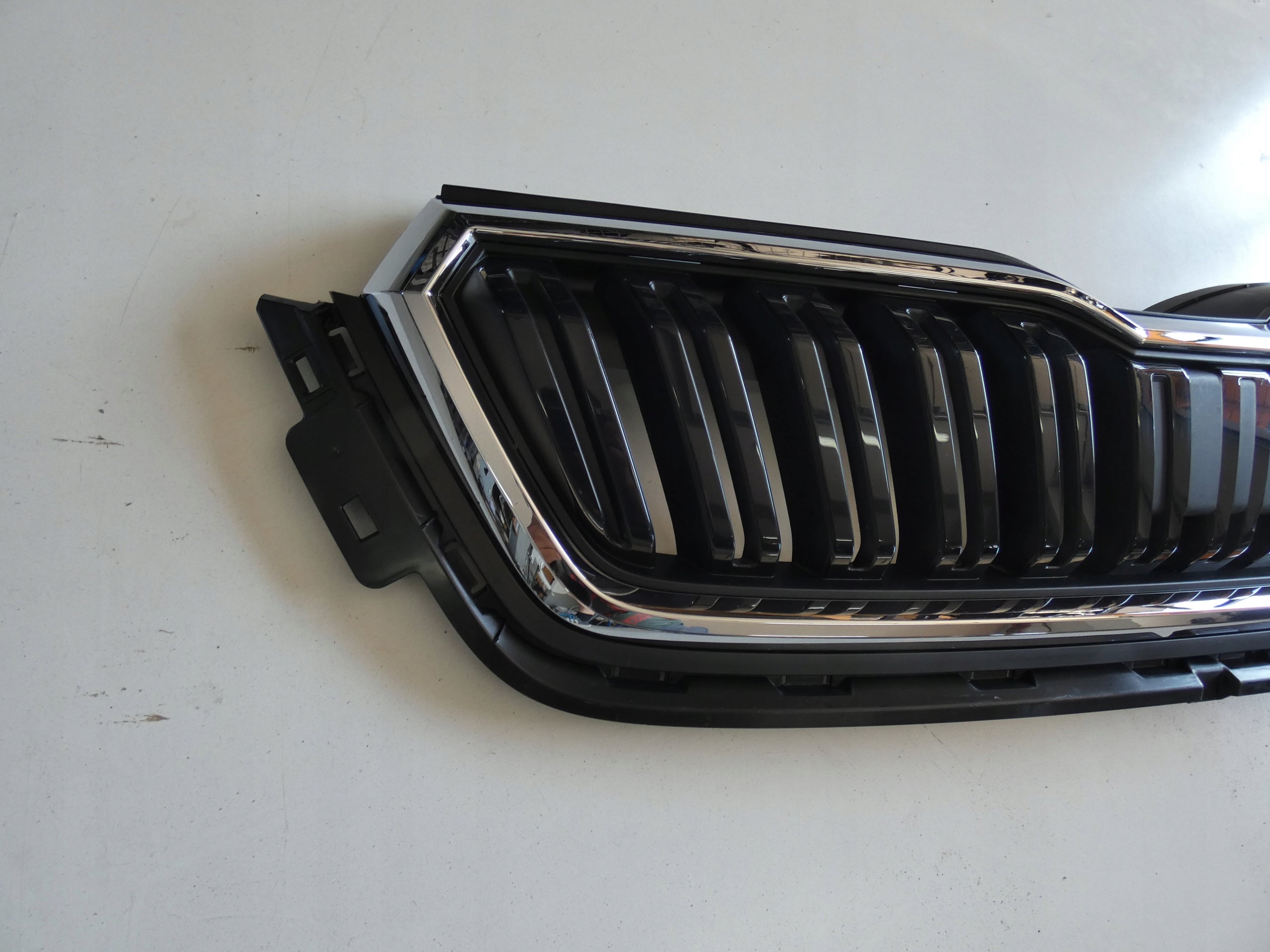 Kühlergrill Skoda KAMIQ FRONTGRILL Kühlergitter