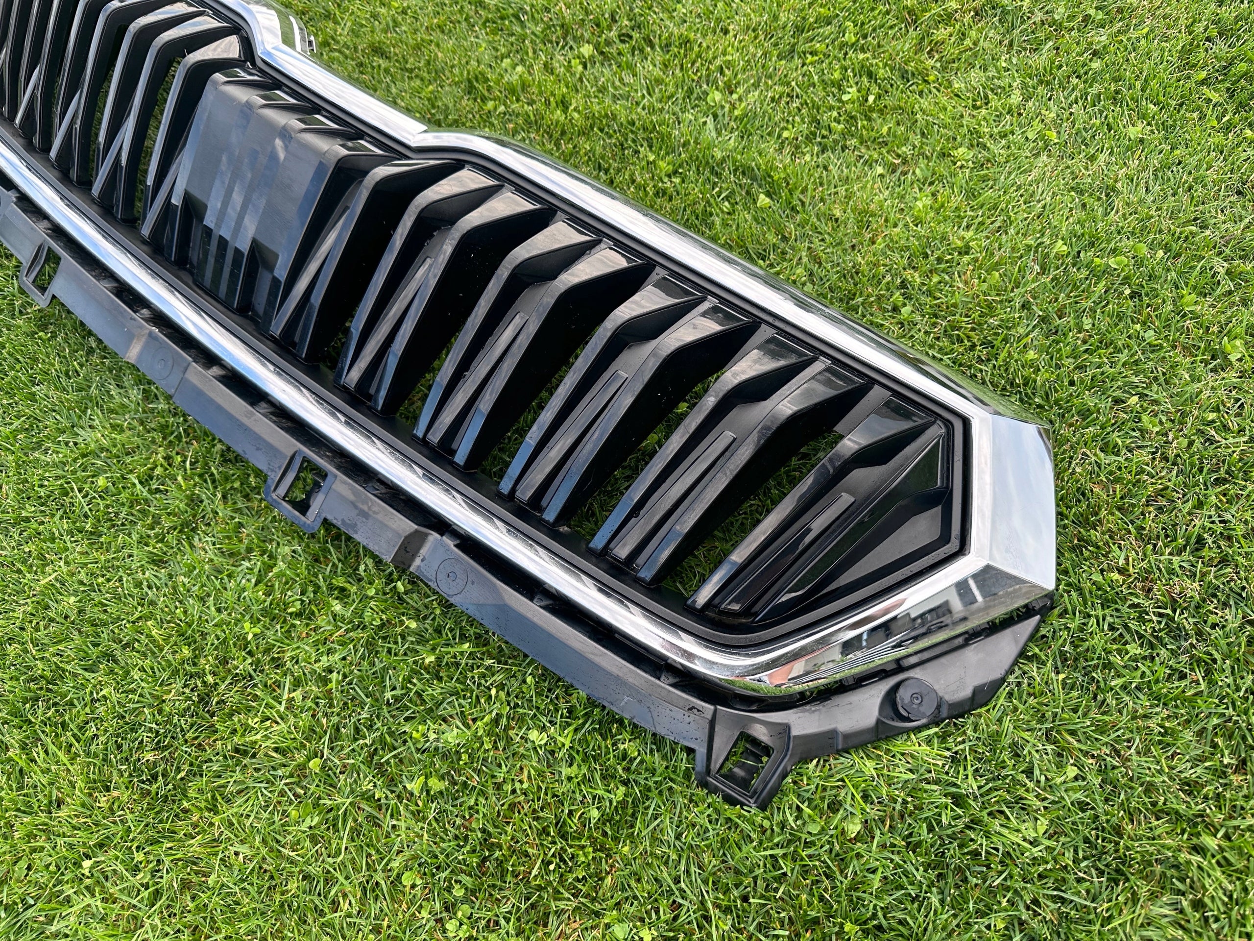 Kühlergrill Skoda KAROQ FRONTGRILL 57A853653G Kühlergitter