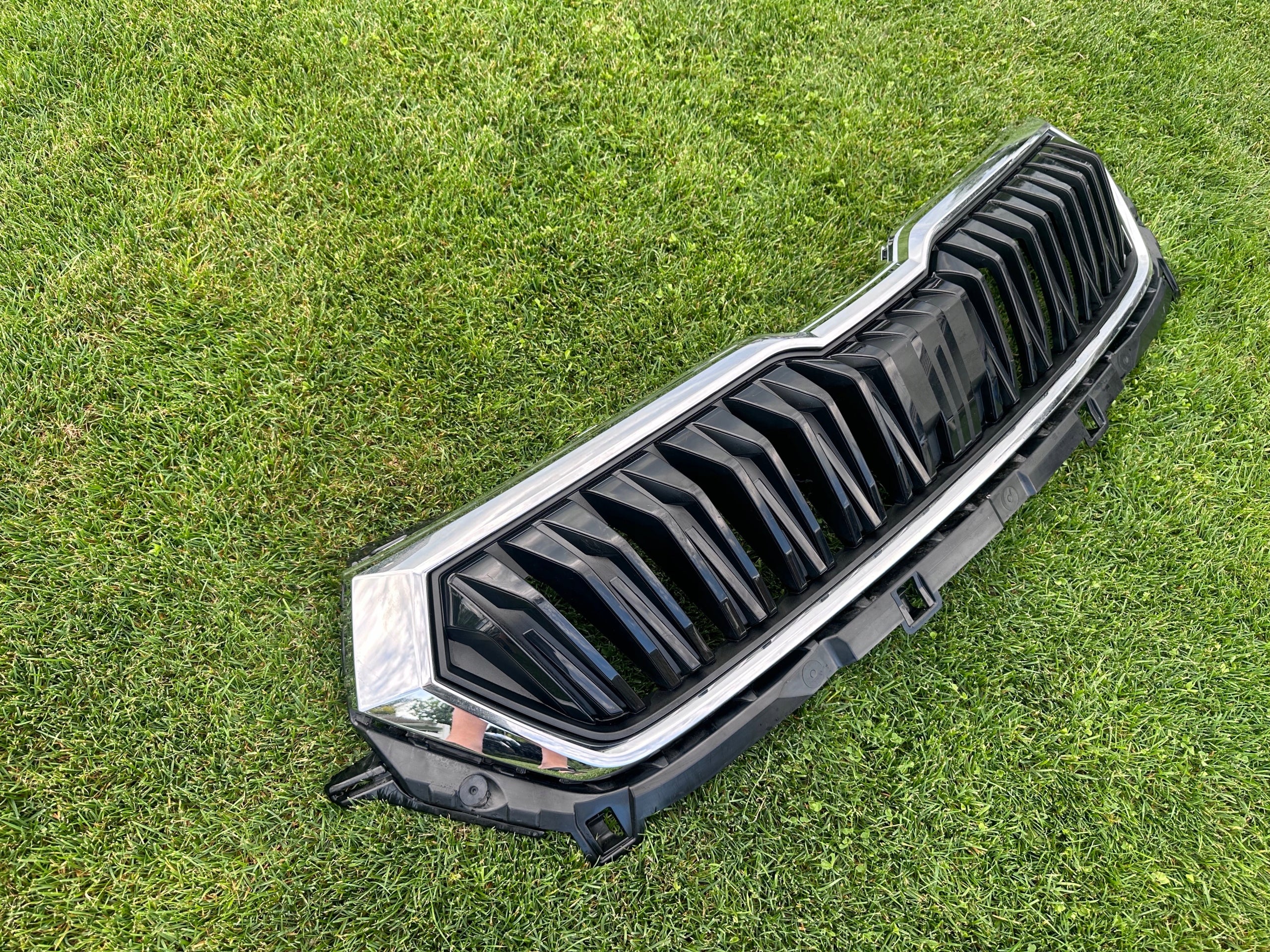 Kühlergrill Skoda KAROQ FRONTGRILL 57A853653G Kühlergitter