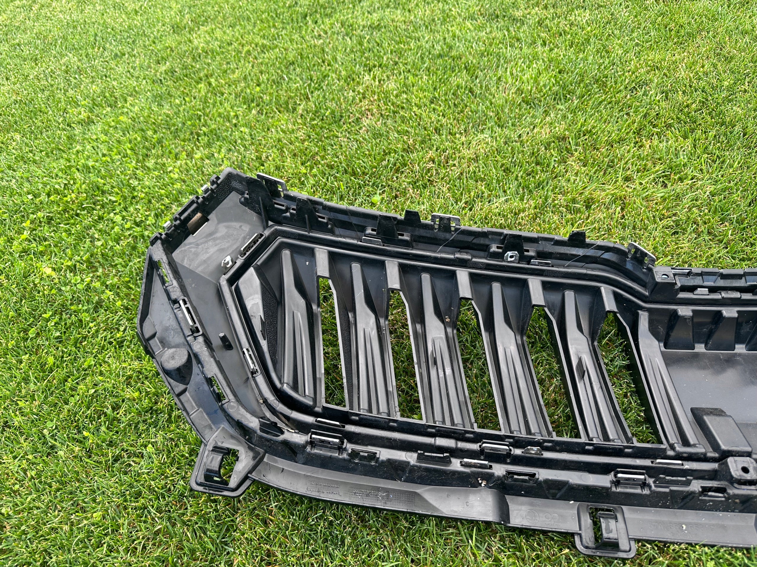 Kühlergrill Skoda KAROQ FRONTGRILL 57A853653G Kühlergitter