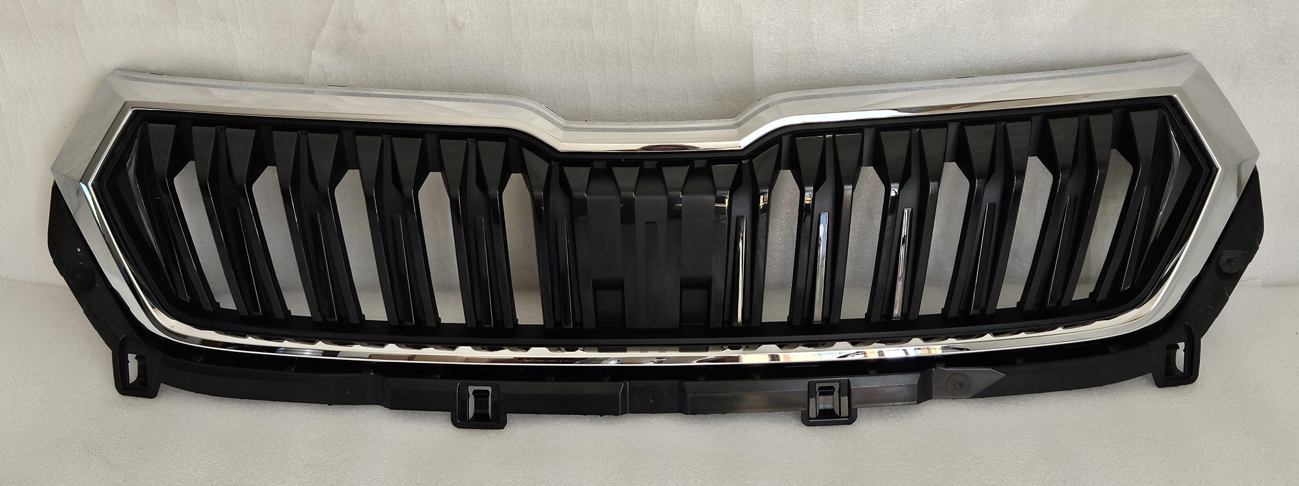 Kühlergrill Skoda KAROQ FRONTGRILL 57A853653GG Kühlergitter