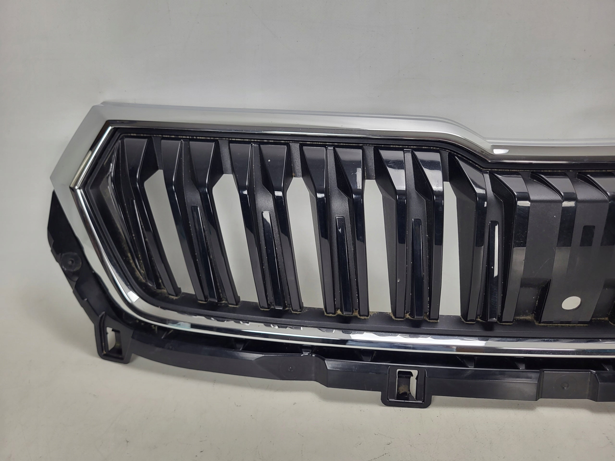 Kühlergrill Skoda KAROQ FRONTGRILL 57A853653GA Kühlergitter