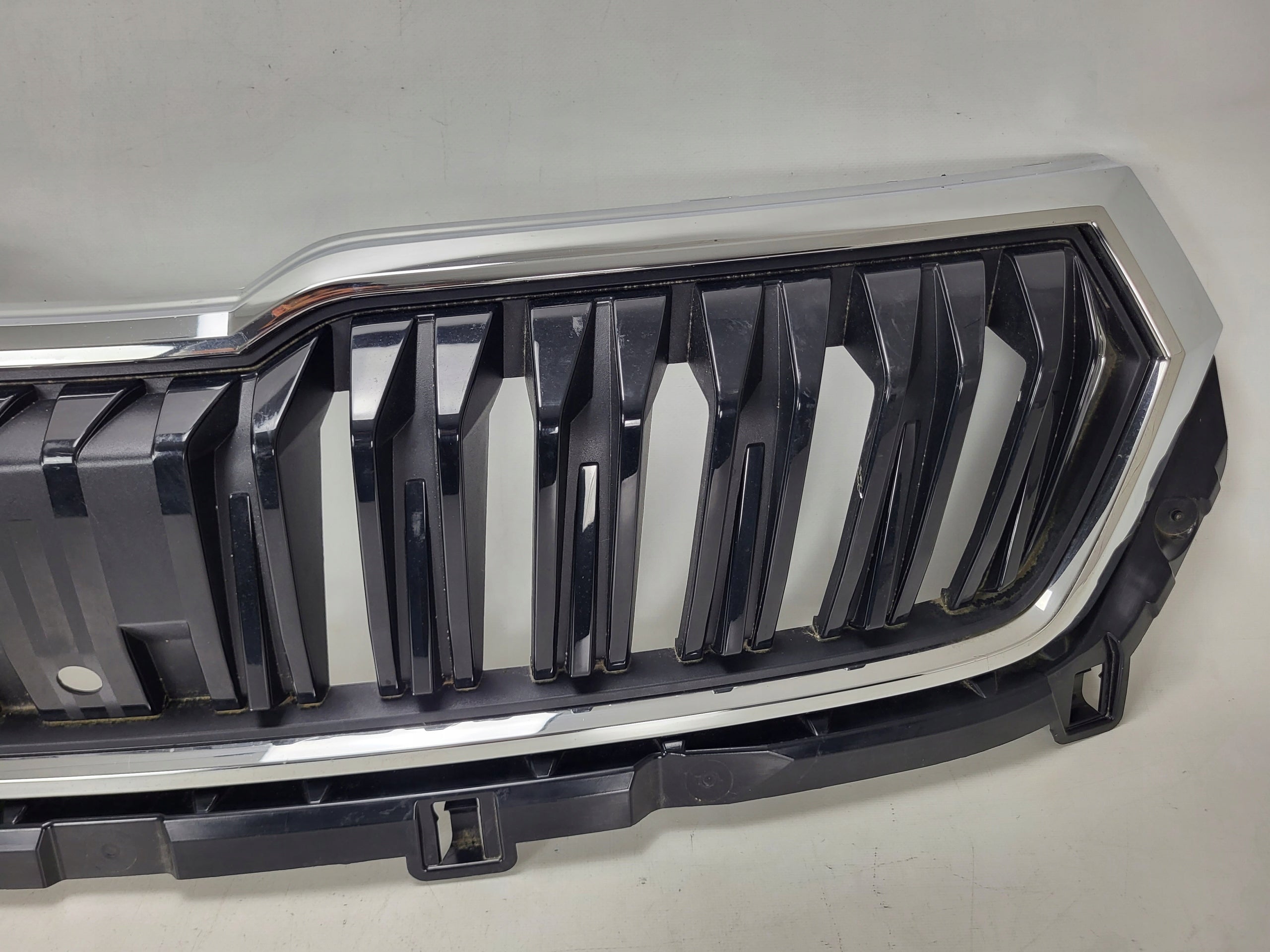 Kühlergrill Skoda KAROQ FRONTGRILL 57A853653GA Kühlergitter