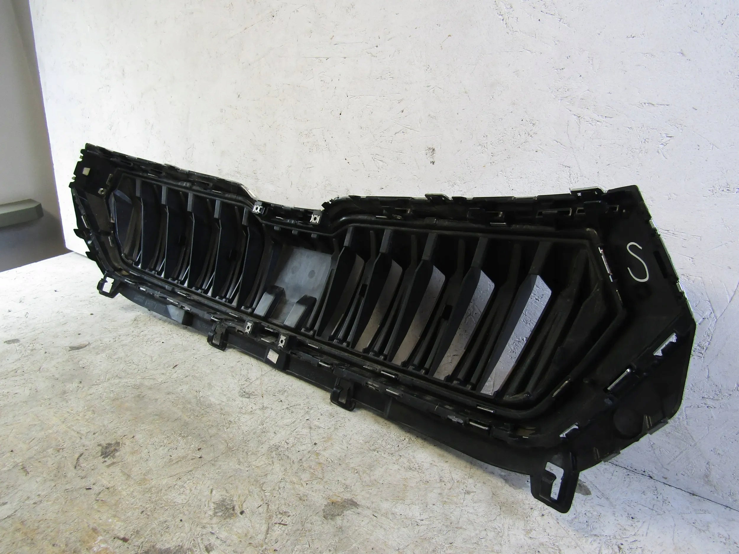 Kühlergrill Skoda KAROQ FRONTGRILL 57A853653G5 Kühlergitter