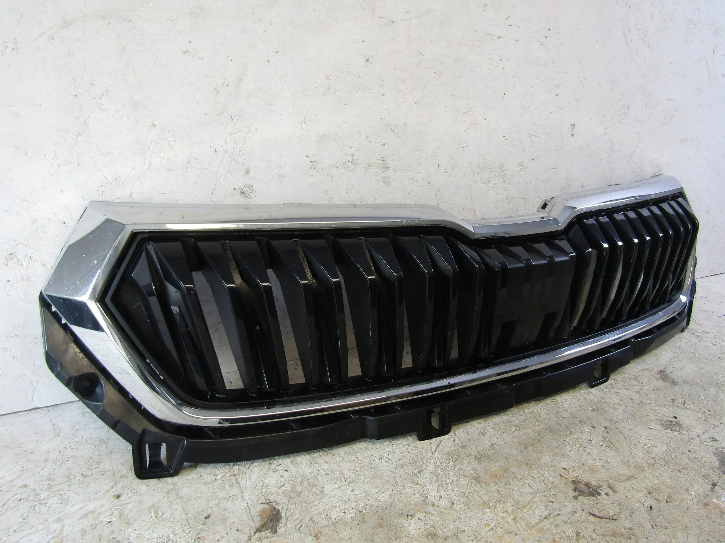 Kühlergrill Skoda KAROQ FRONTGRILL 57A853653G5 Kühlergitter