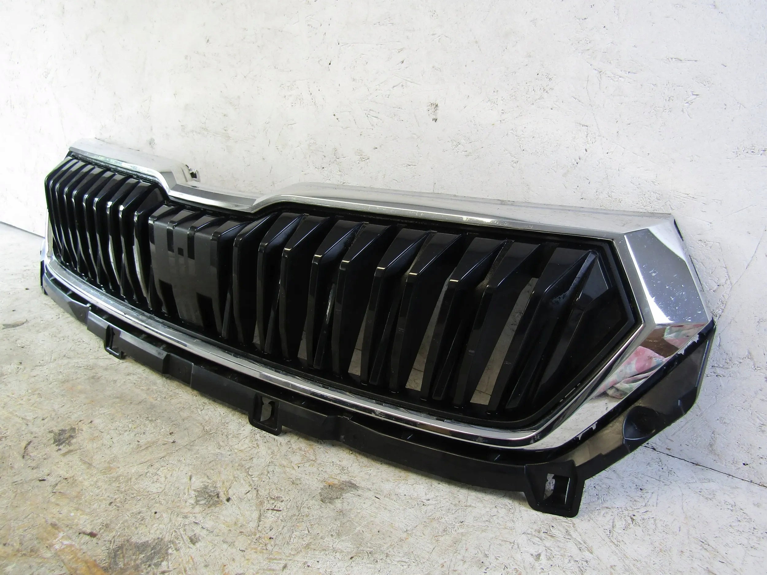 Kühlergrill Skoda KAROQ FRONTGRILL 57A853653G5 Kühlergitter