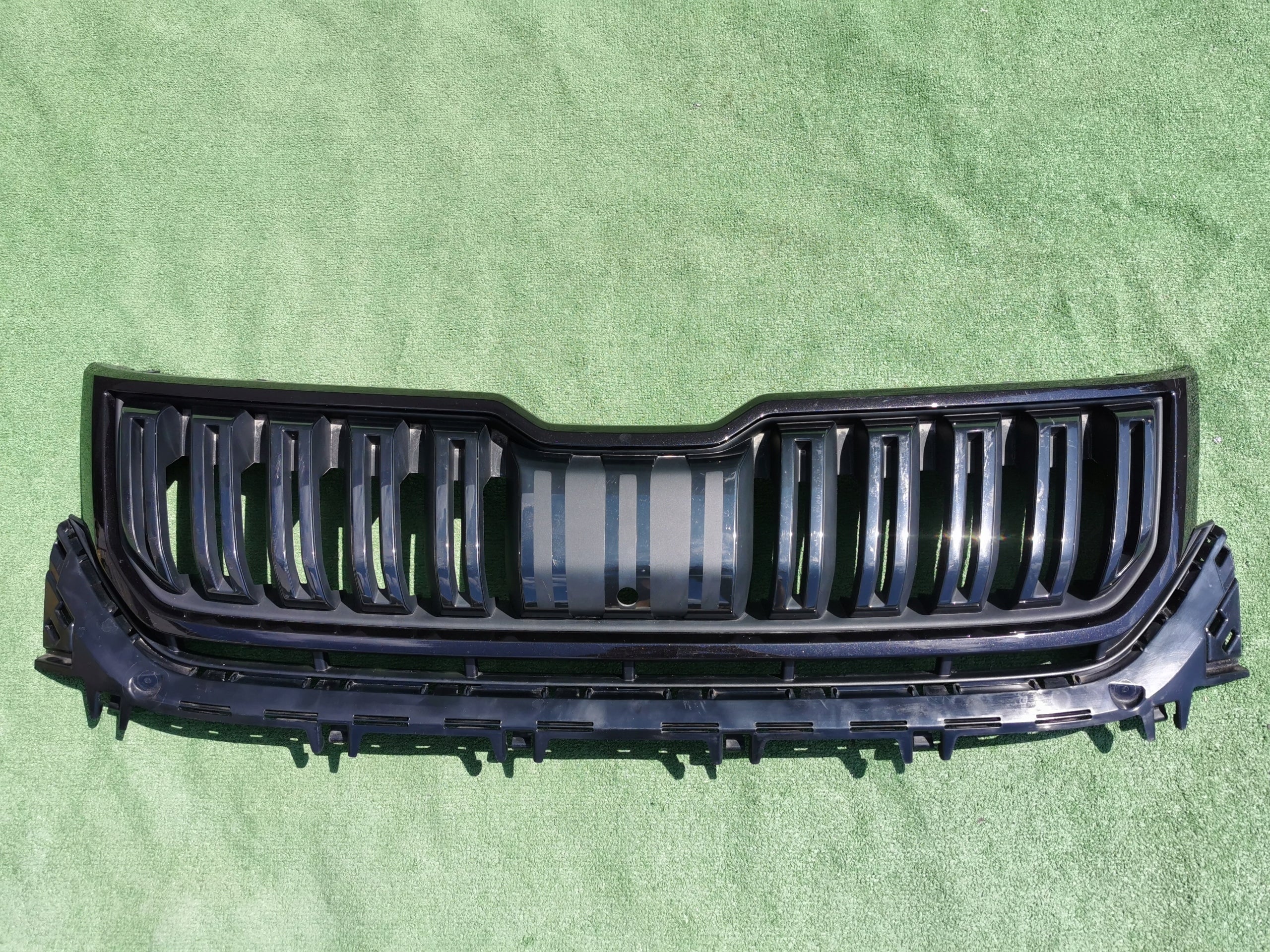 Kühlergrill Skoda KODIAQ FRONTGRILL 565853653AK Kühlergitter