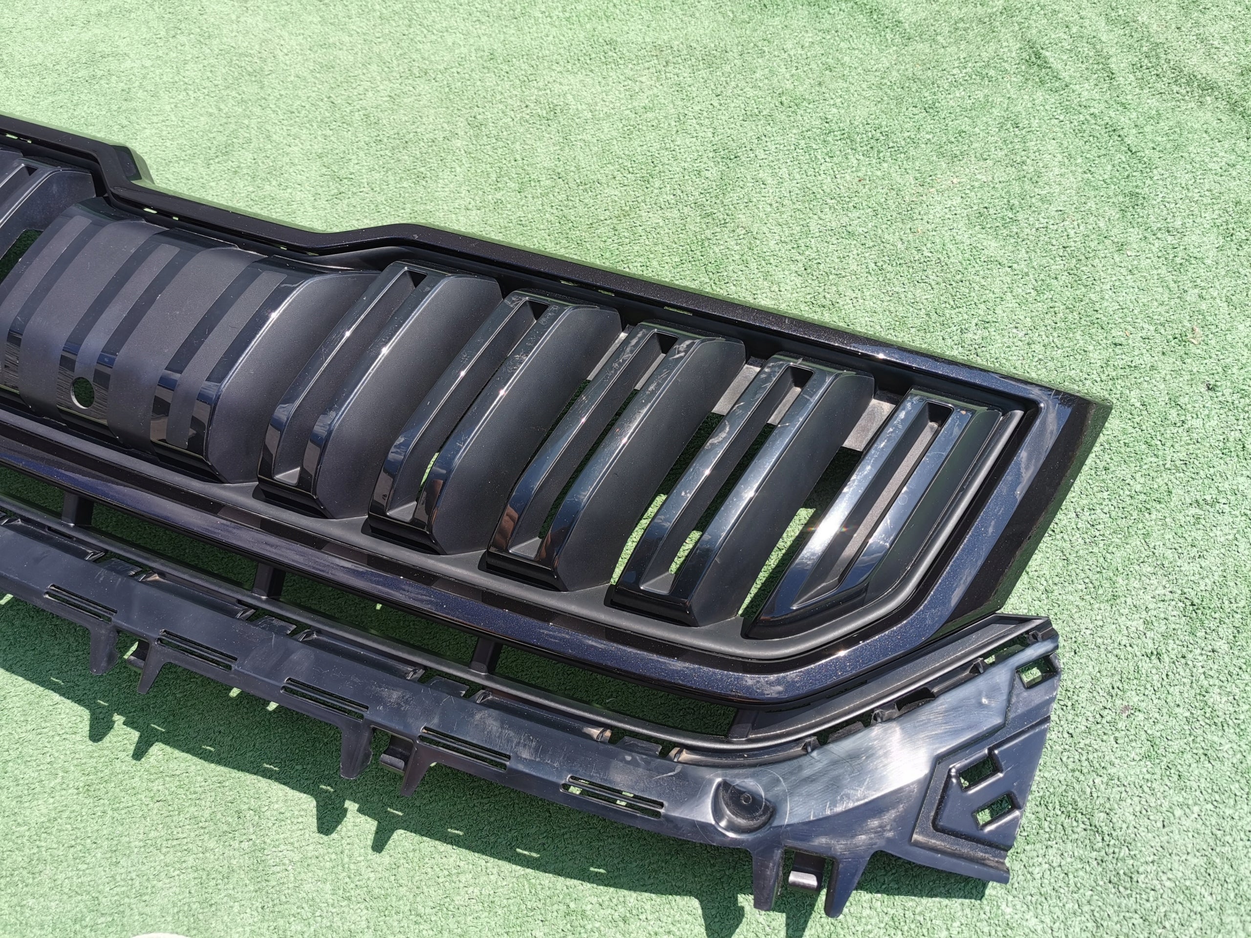 Kühlergrill Skoda KODIAQ FRONTGRILL 565853653AK Kühlergitter