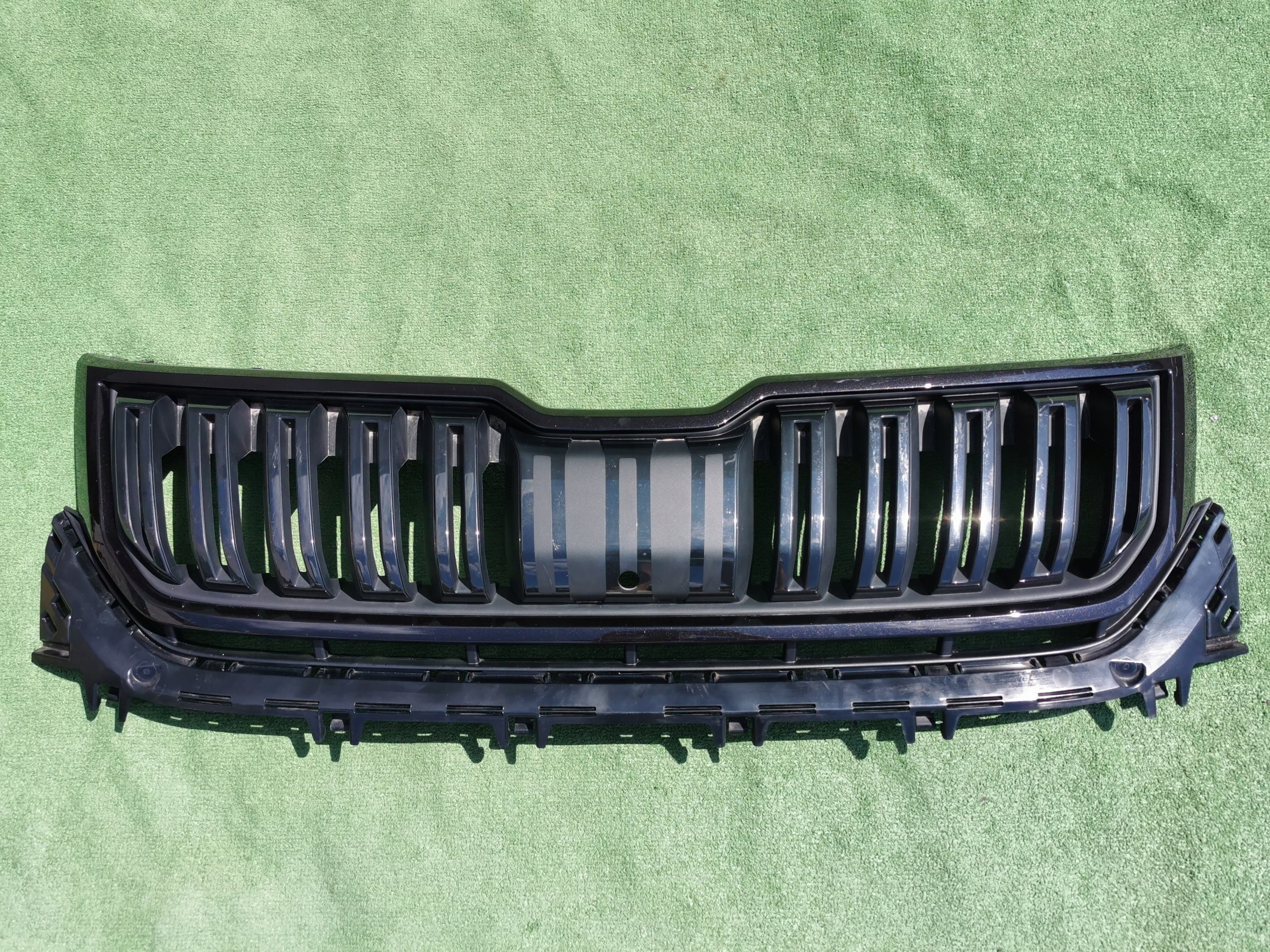 Kühlergrill Skoda KODIAQ FRONTGRILL 565853653AK Kühlergitter