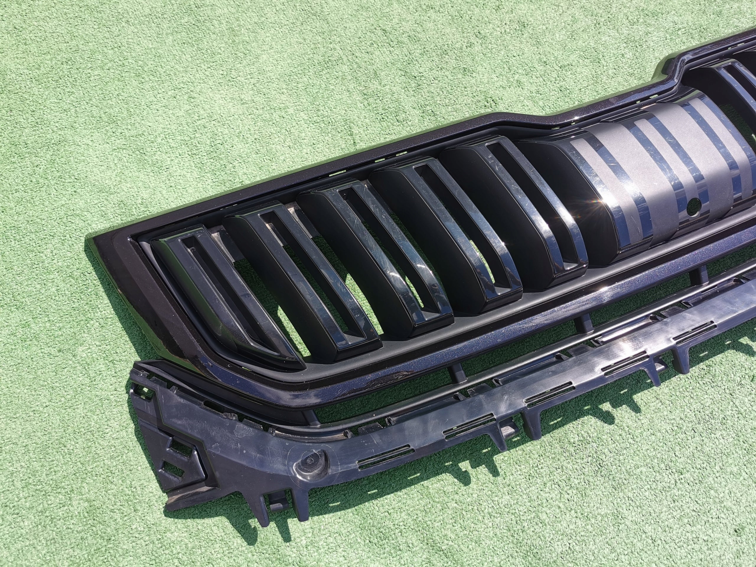 Kühlergrill Skoda KODIAQ FRONTGRILL 565853653AK Kühlergitter