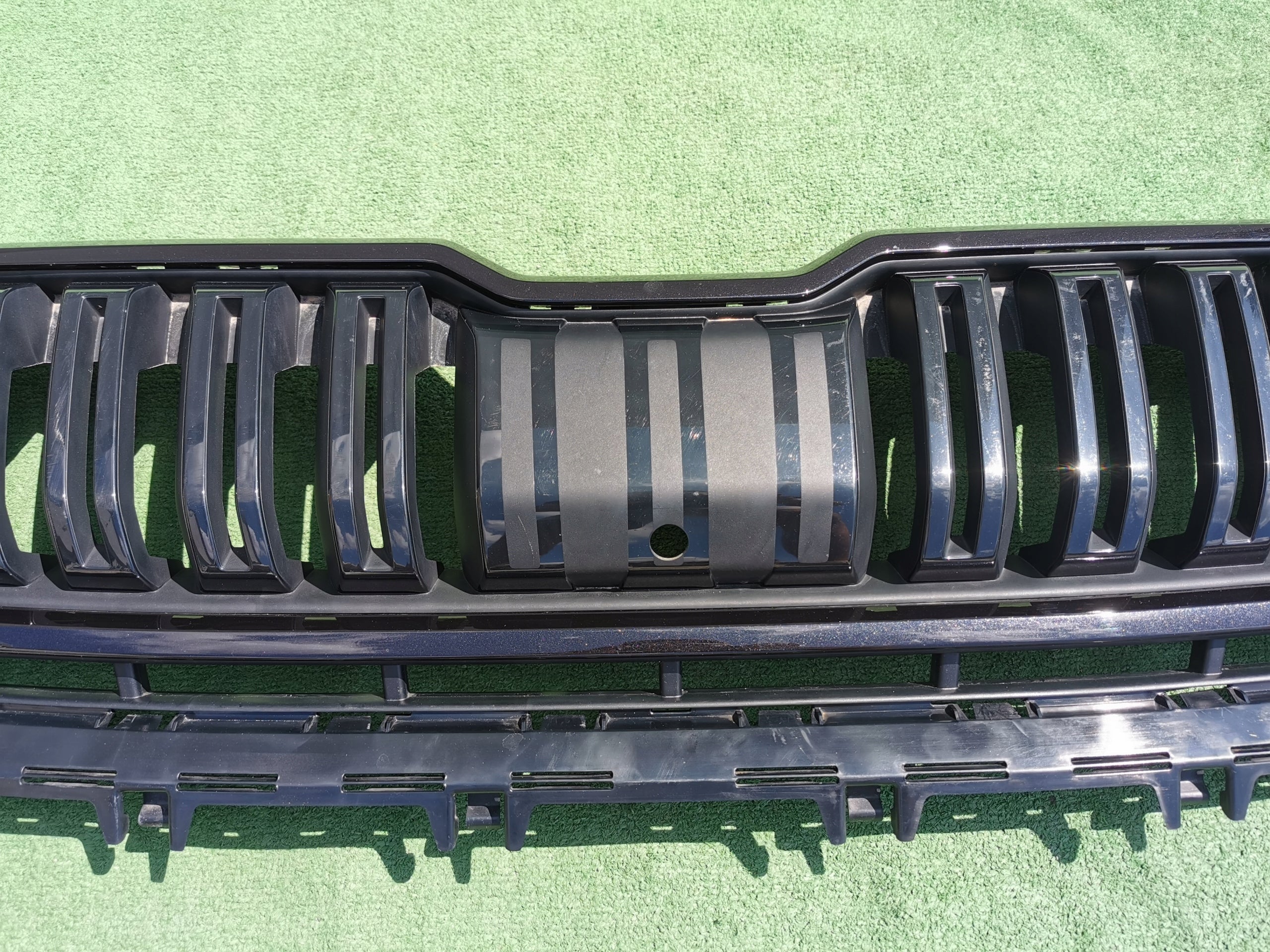 Kühlergrill Skoda KODIAQ FRONTGRILL 565853653AK Kühlergitter