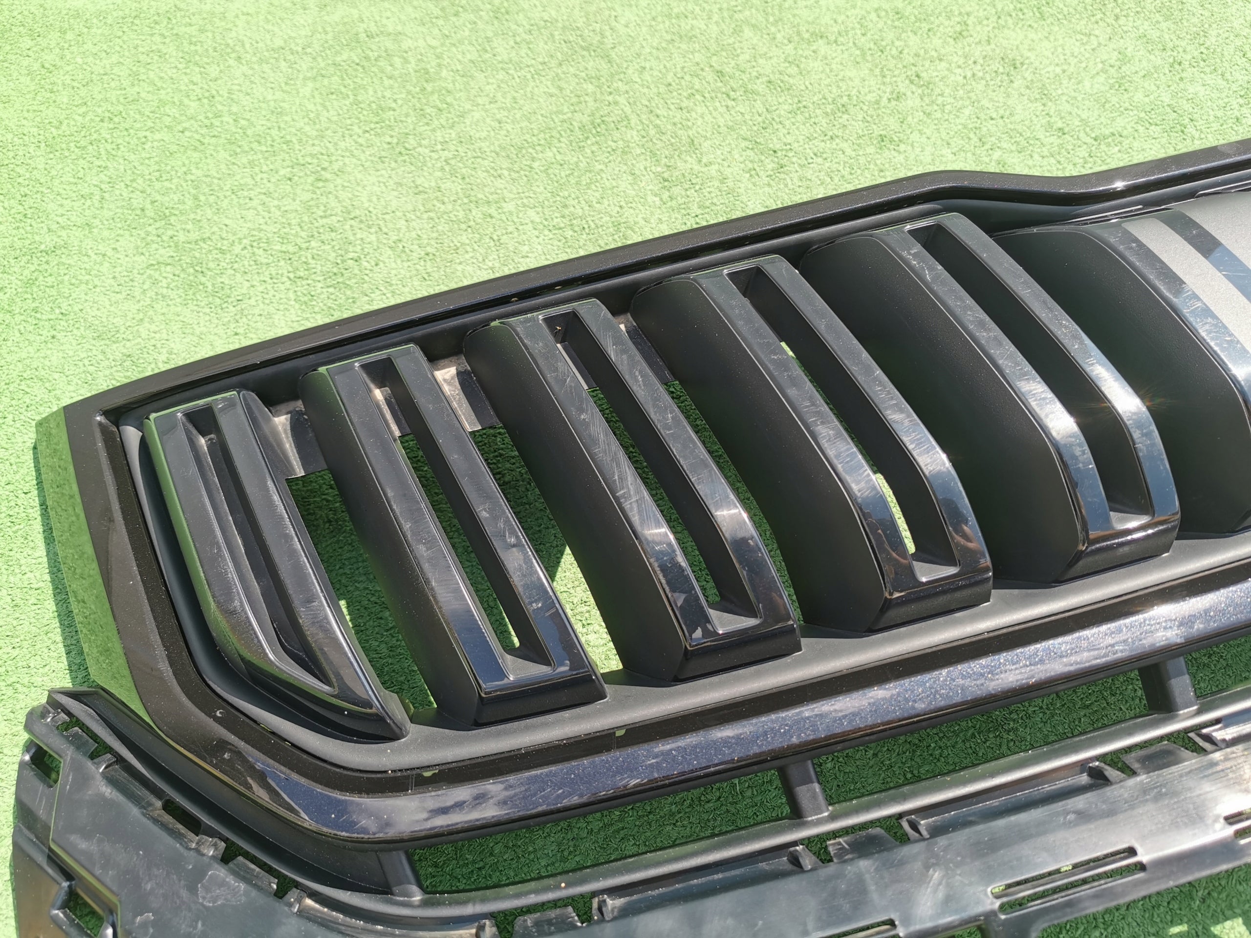 Kühlergrill Skoda KODIAQ FRONTGRILL 565853653AK Kühlergitter