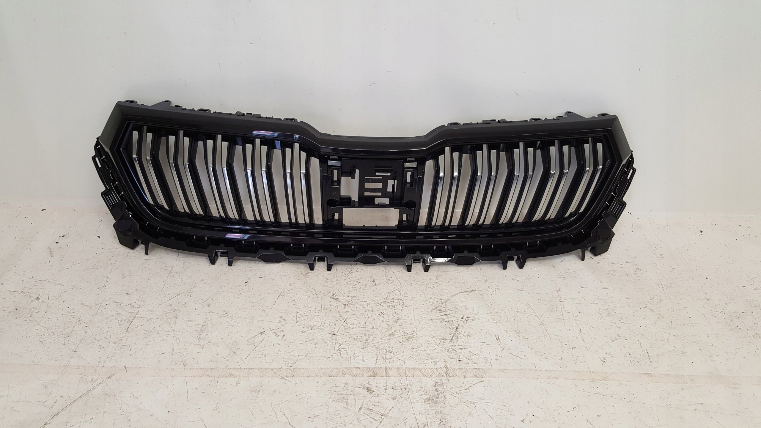 Kühlergrill Skoda KODIAQ FRONTGRILL 565853653j Kühlergitter