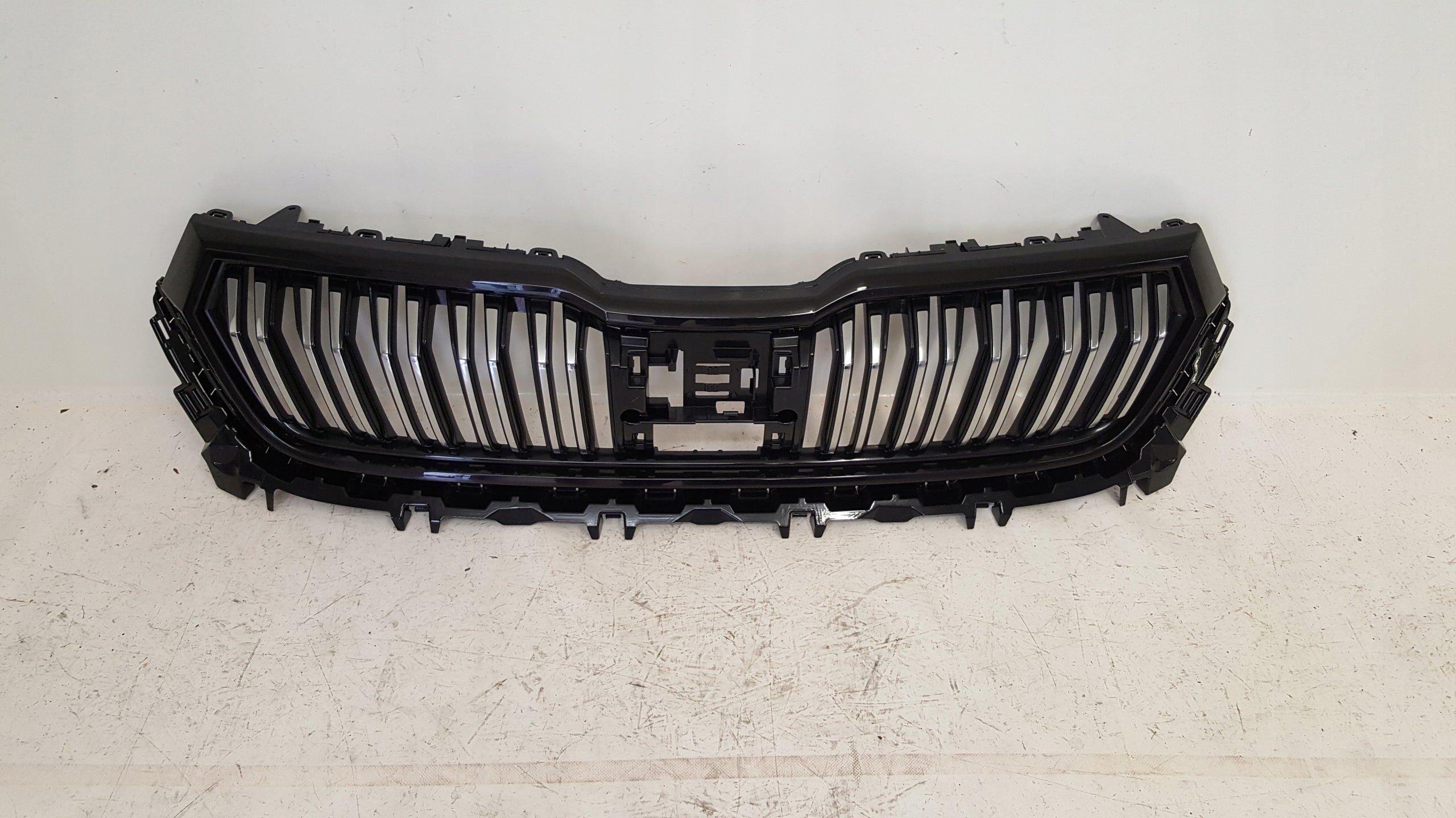 Kühlergrill Skoda KODIAQ FRONTGRILL 565853653j Kühlergitter