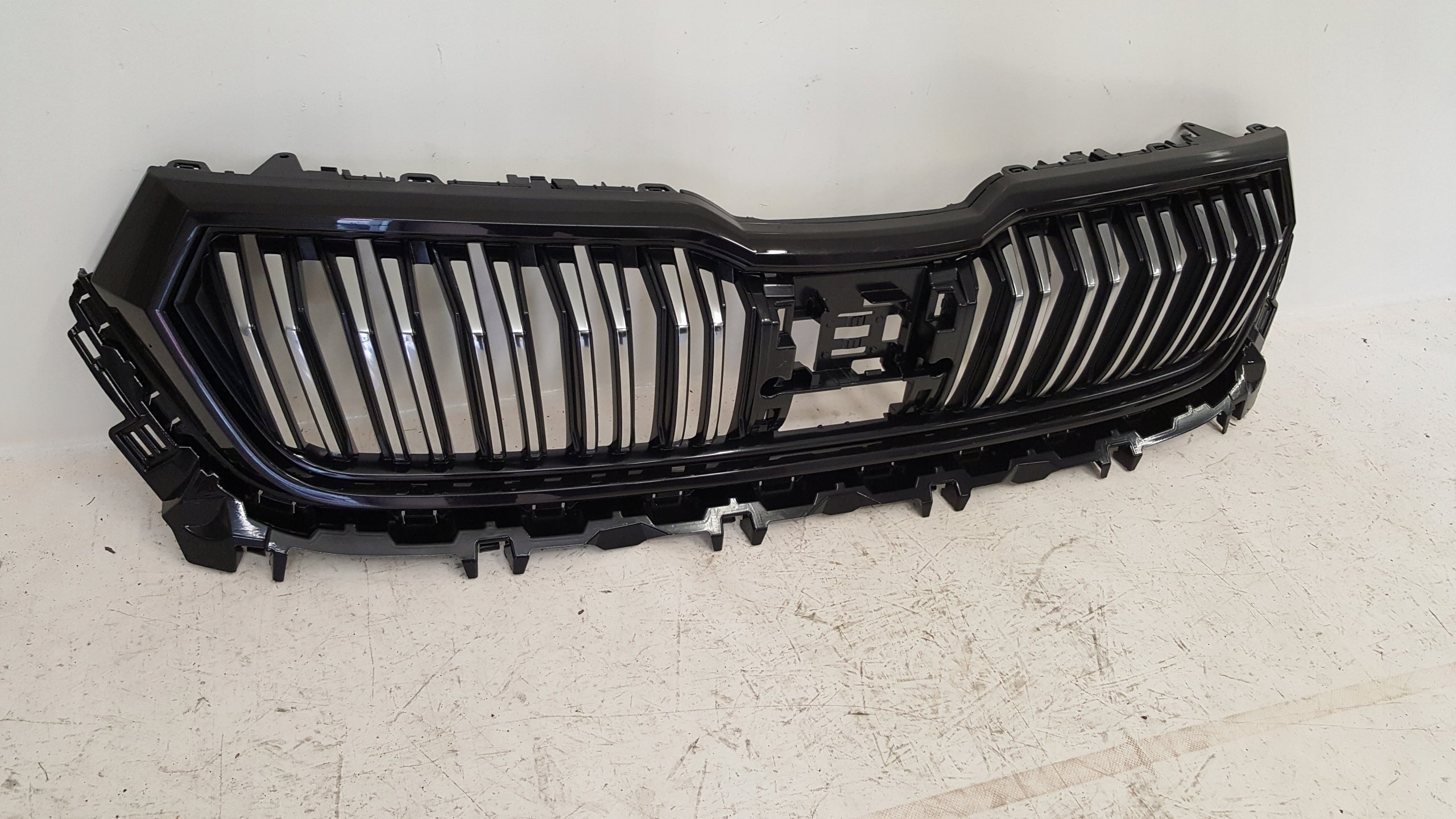 Kühlergrill Skoda KODIAQ FRONTGRILL 565853653j Kühlergitter