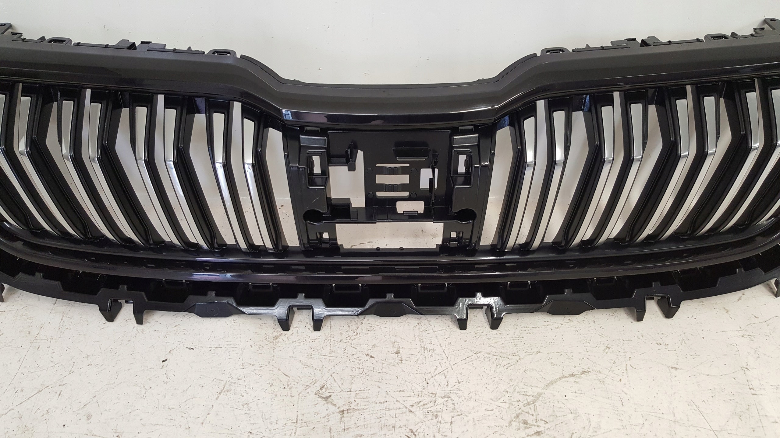 Kühlergrill Skoda KODIAQ FRONTGRILL 565853653j Kühlergitter