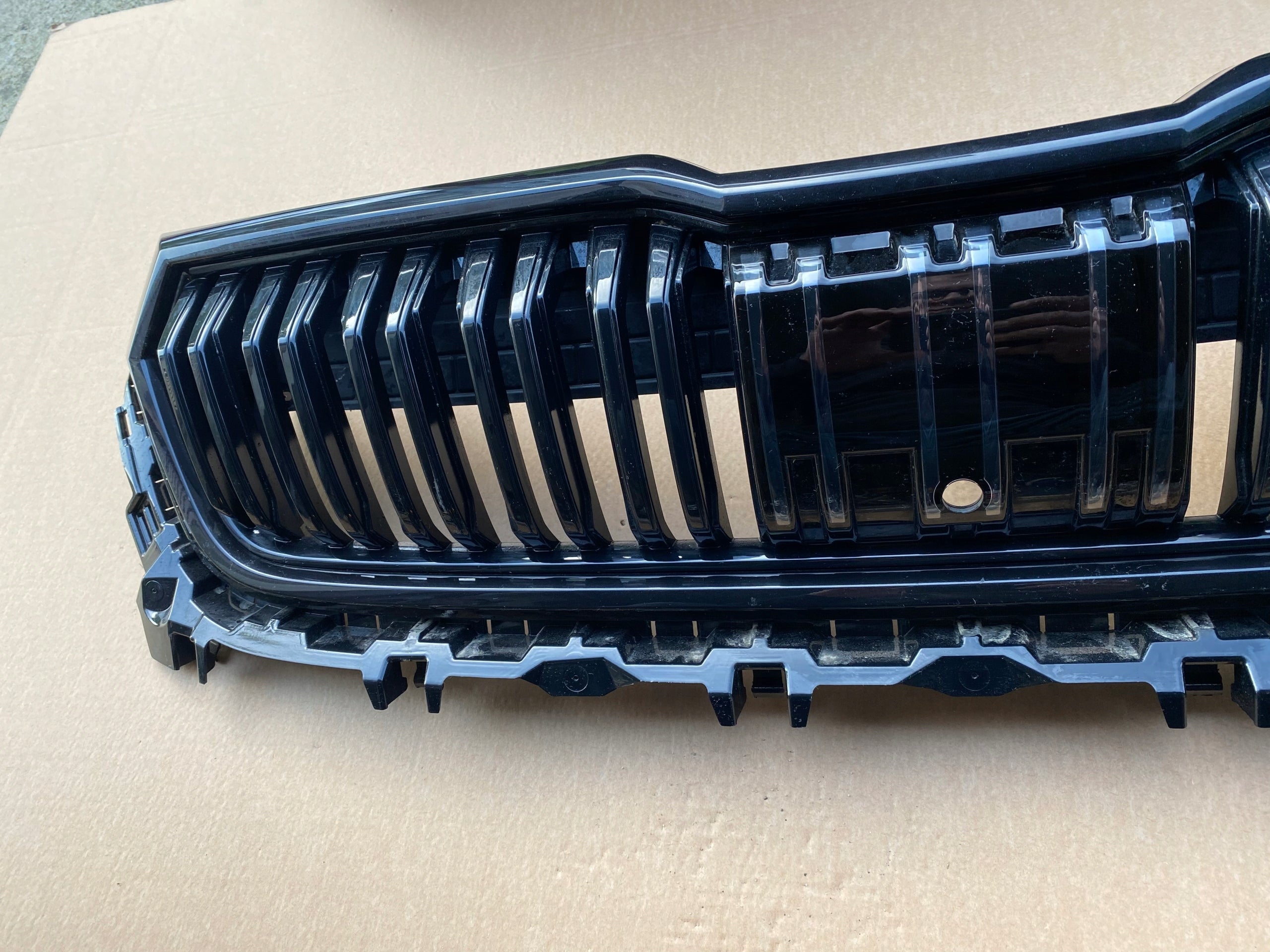 Kühlergrill Skoda KODIAQ FRONTGRILL 585853991 Kühlergitter