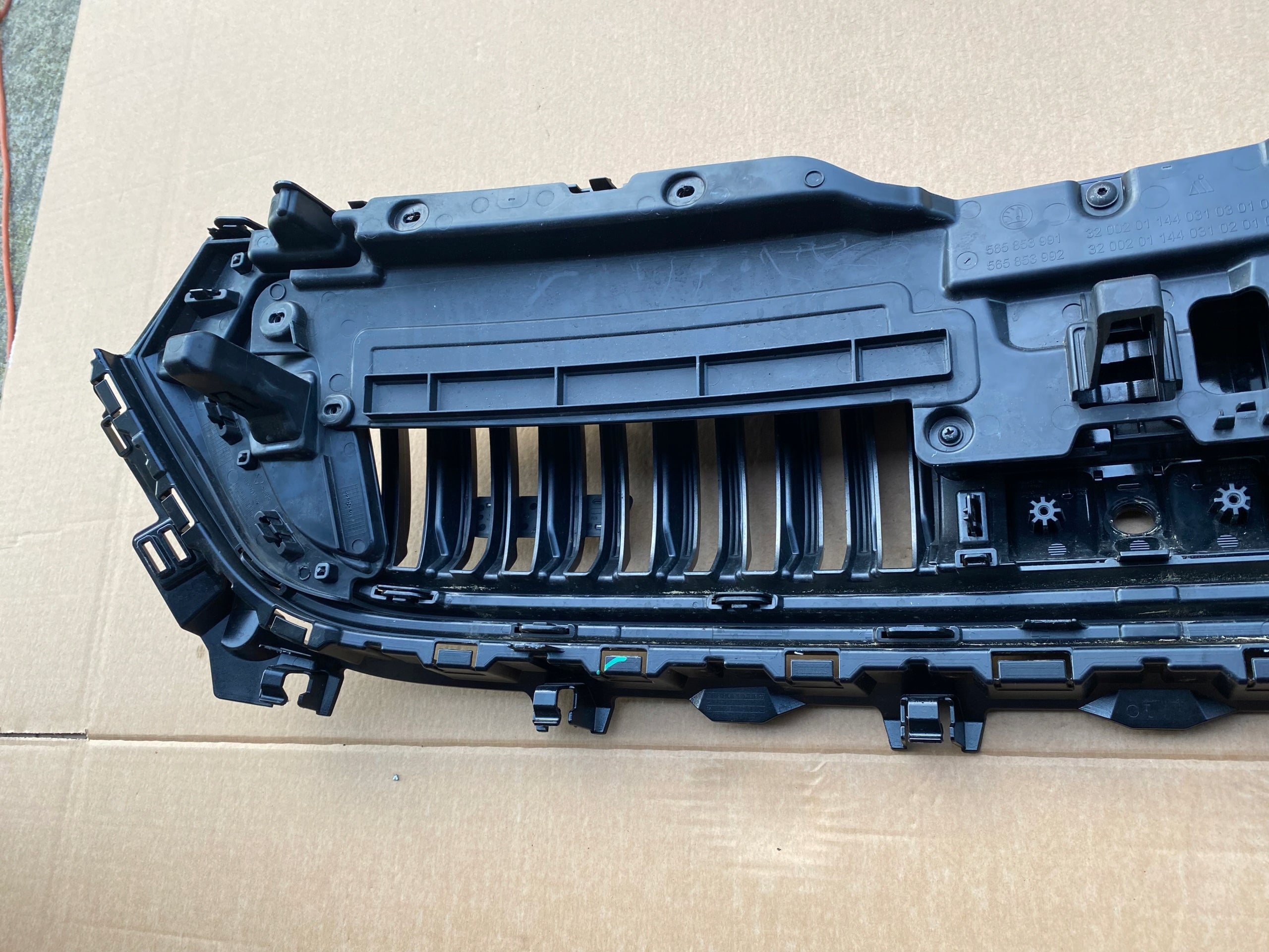 Kühlergrill Skoda KODIAQ FRONTGRILL 585853991 Kühlergitter