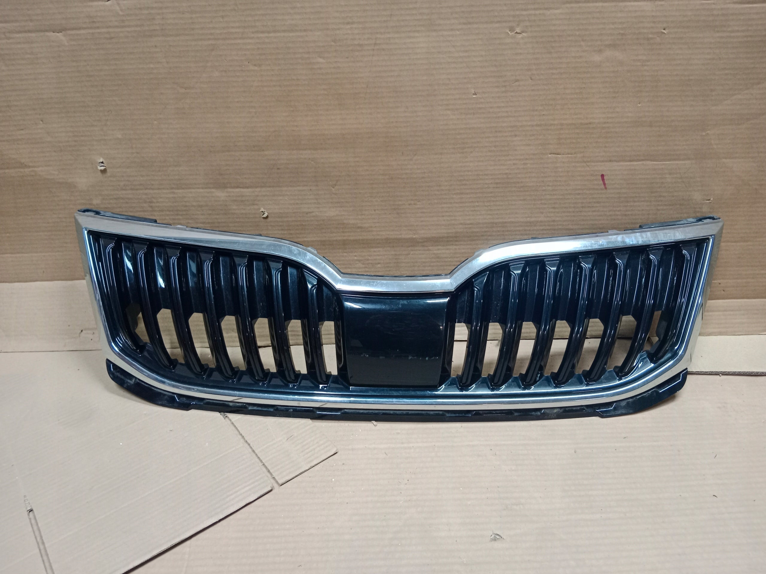  Radiator grille Skoda OCTAVIA III FRONT GRILL 5E0807723 Radiator grille  product image