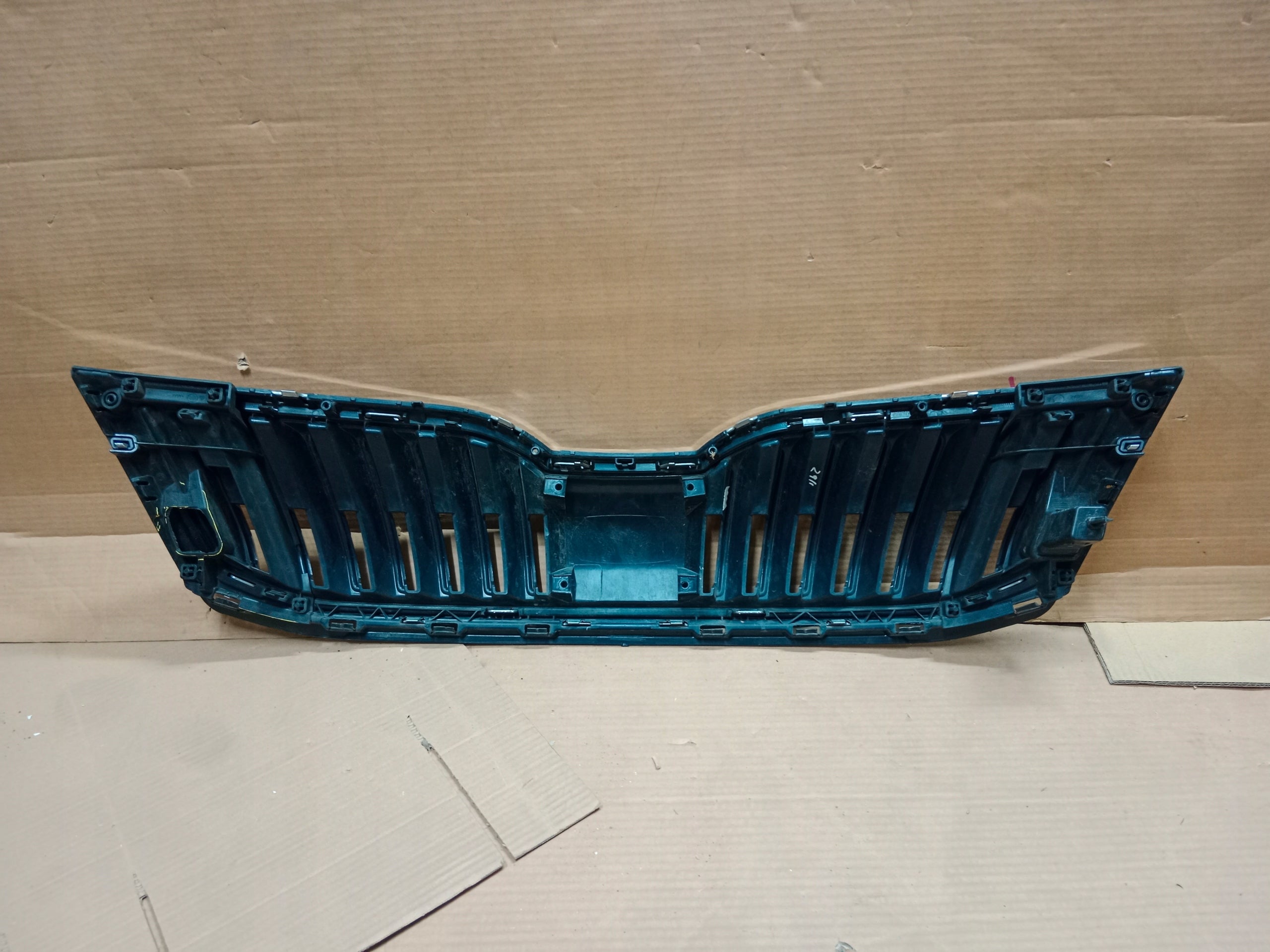 Kühlergrill Skoda OCTAVIA III FRONTGRILL 5E0807723 Kühlergitter