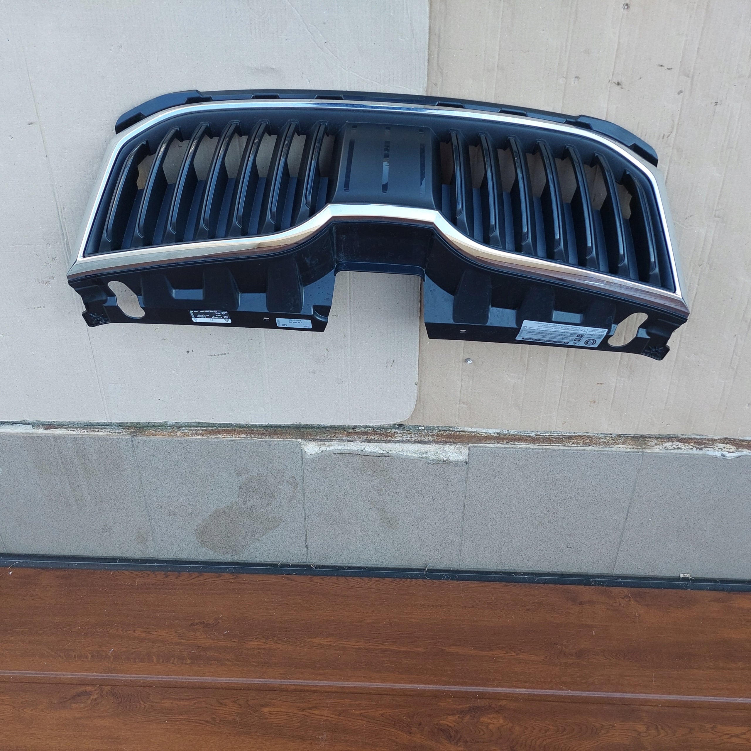 Kühlergrill Skoda OCTAVIA III FRONTGRILL 5E0853653AS Kühlergitter