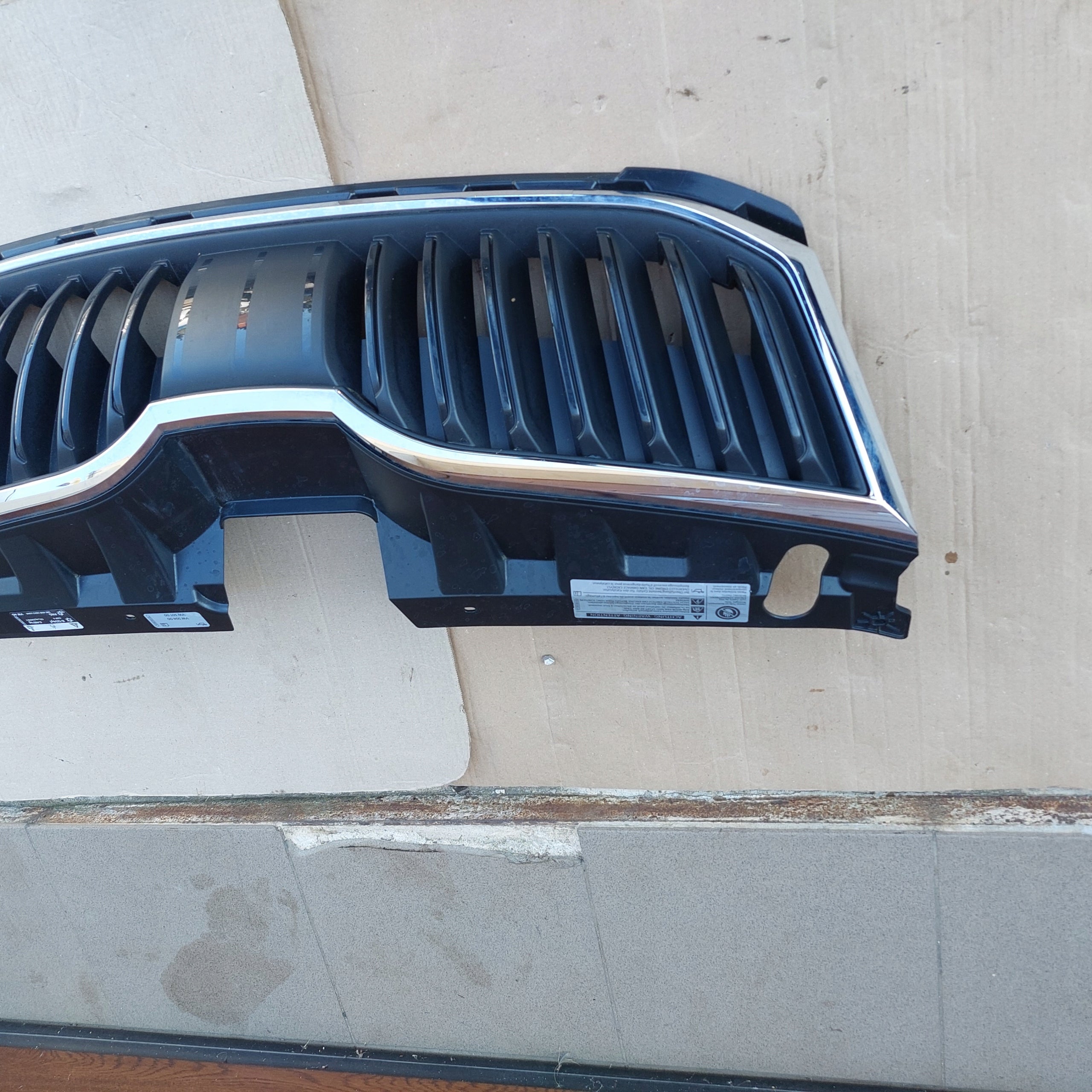 Kühlergrill Skoda OCTAVIA III FRONTGRILL 5E0853653AS Kühlergitter