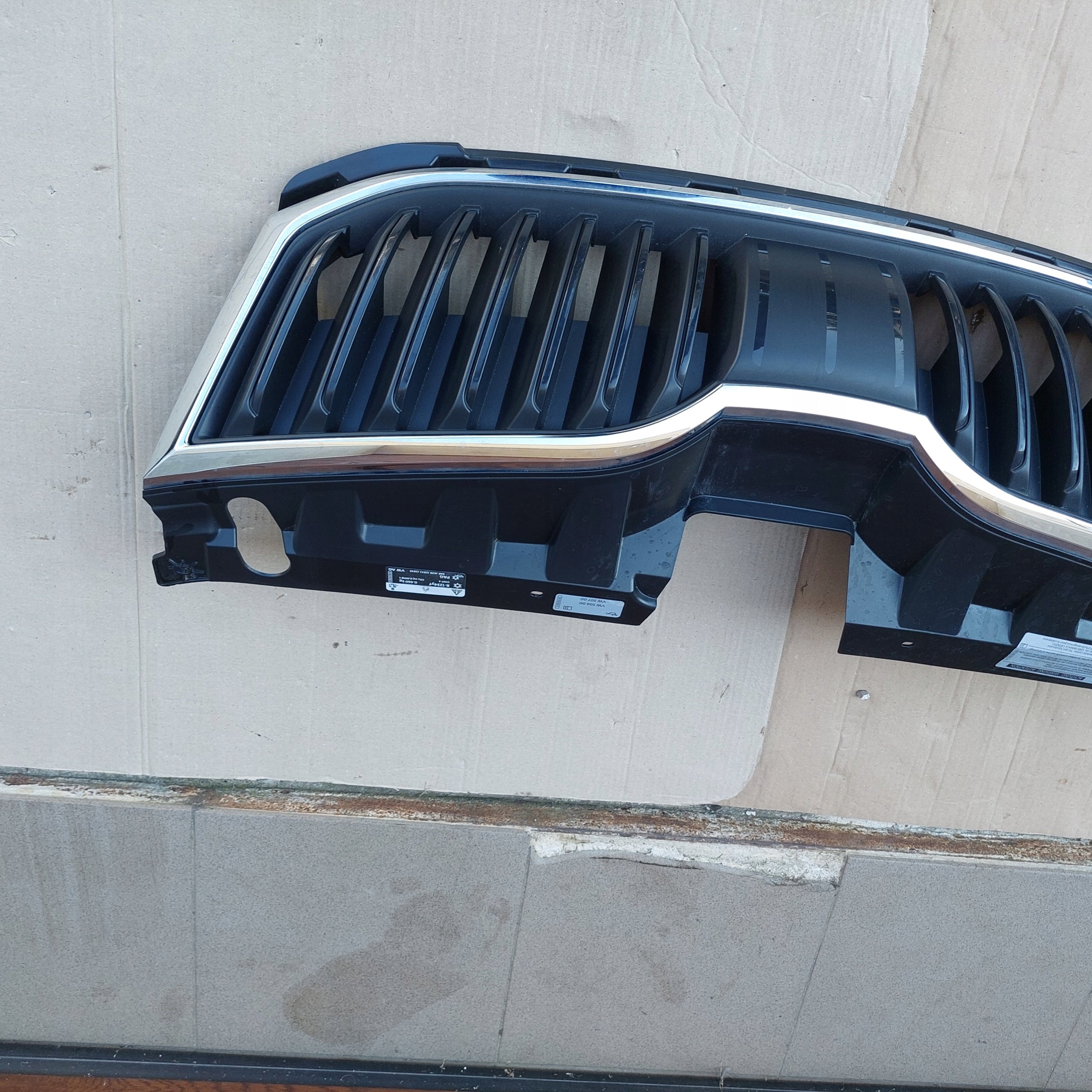 Kühlergrill Skoda OCTAVIA III FRONTGRILL 5E0853653AS Kühlergitter