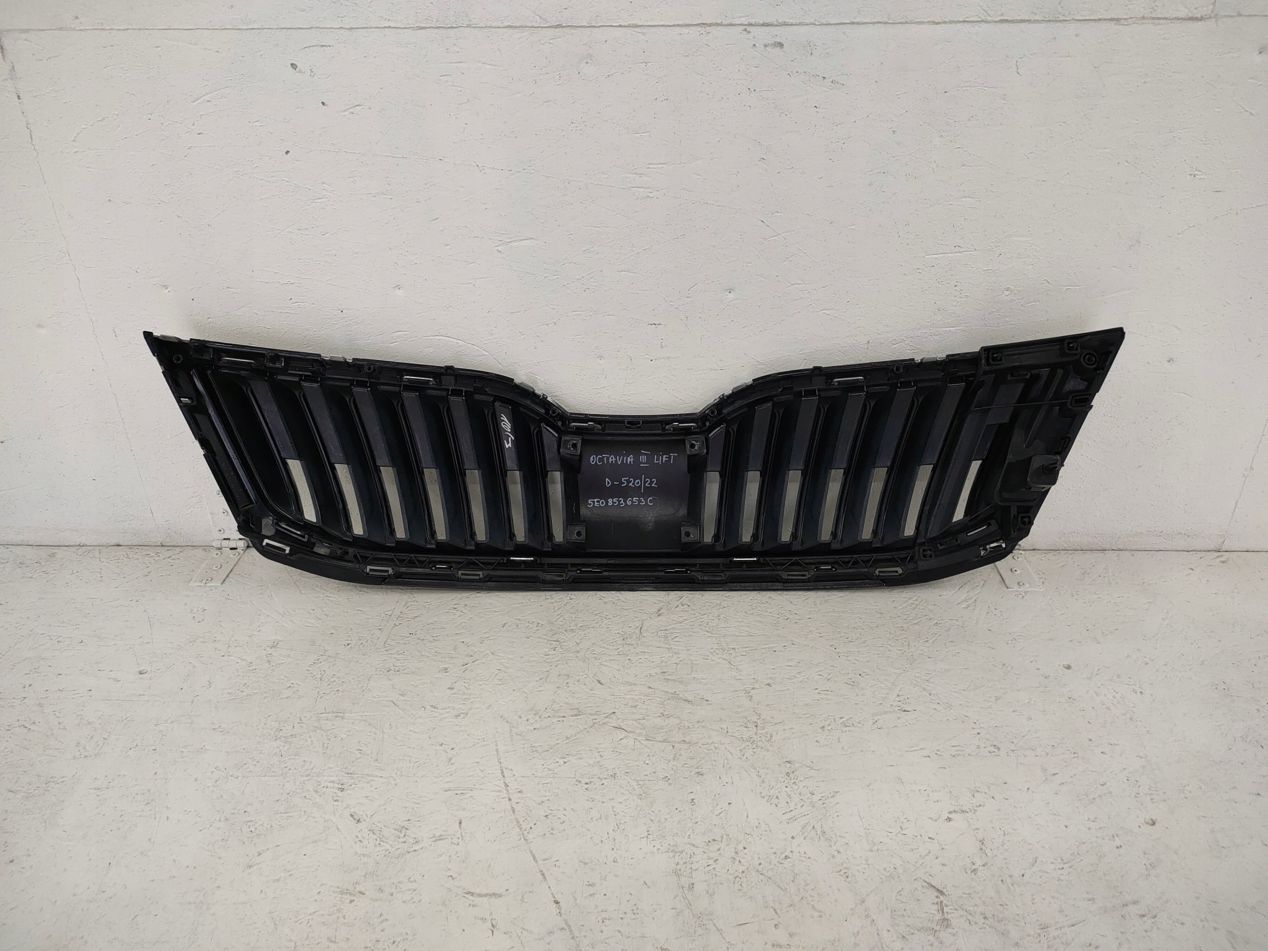 Kühlergrill Skoda OCTAVIA III FRONTGRILL 5E0853653CA Kühlergitter