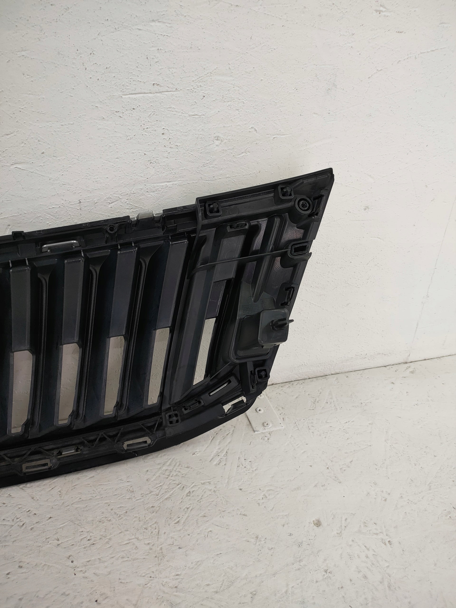 Kühlergrill Skoda OCTAVIA III FRONTGRILL 5E0853653CA Kühlergitter