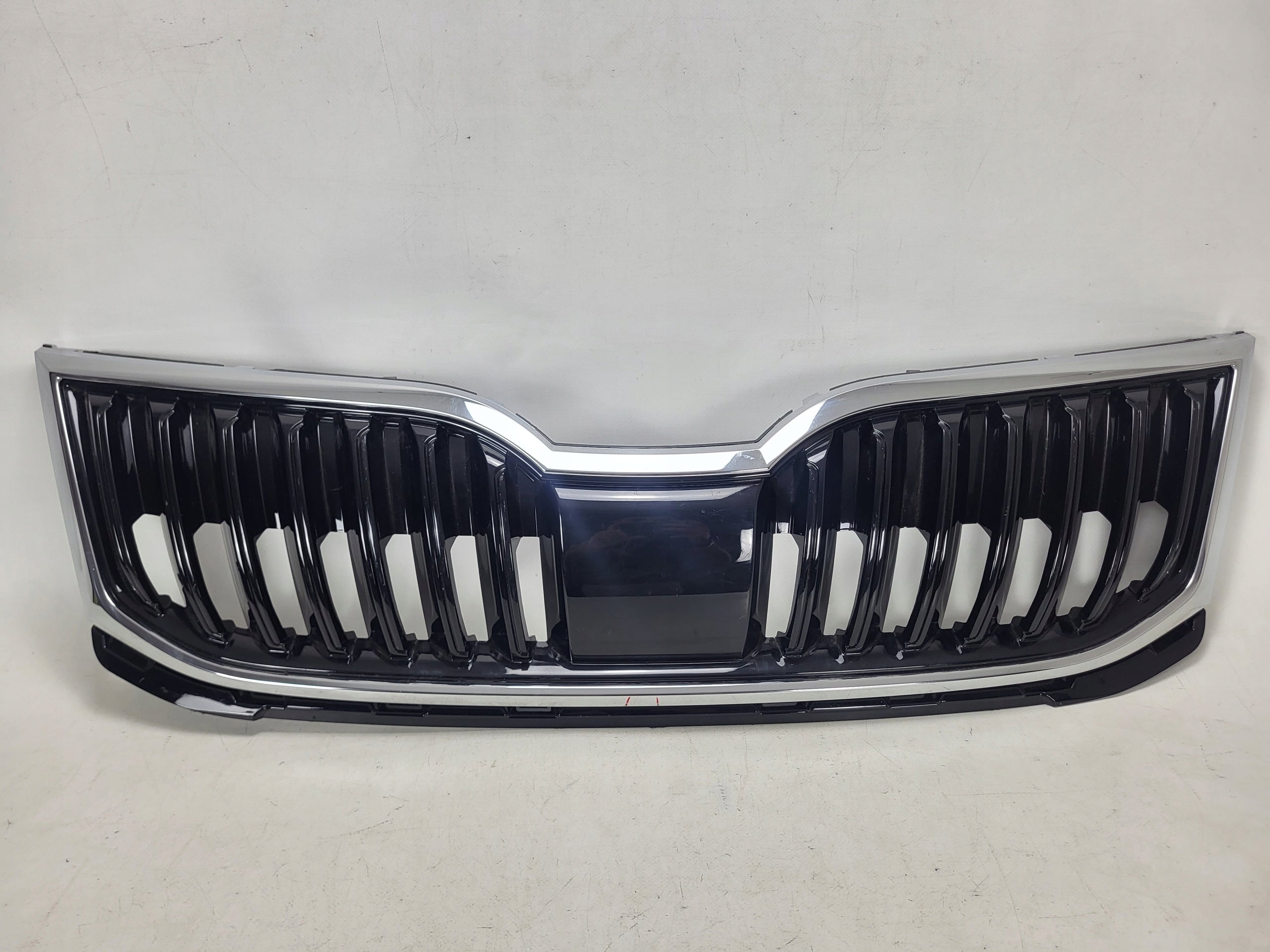 Kühlergrill Skoda OCTAVIA III FRONTGRILL 5E0853653C Kühlergitter