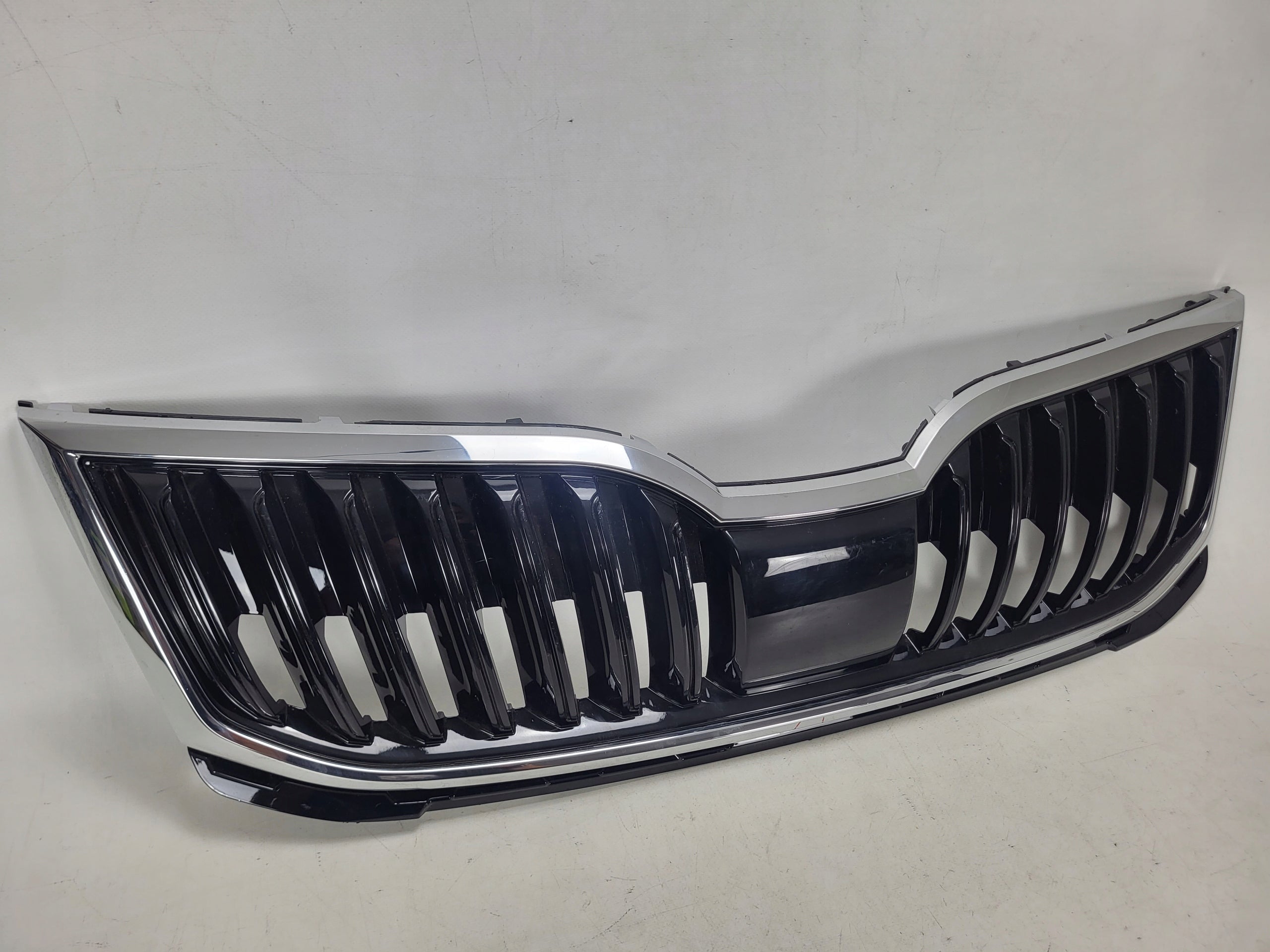 Kühlergrill Skoda OCTAVIA III FRONTGRILL 5E0853653C Kühlergitter